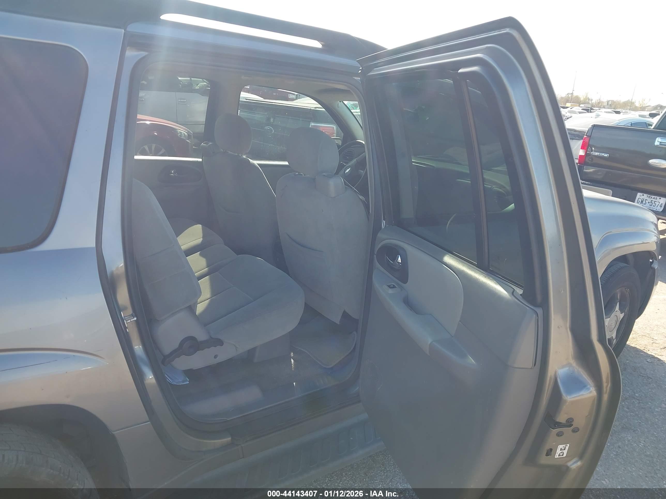 CHEVROLET TRAILBLAZER image 8