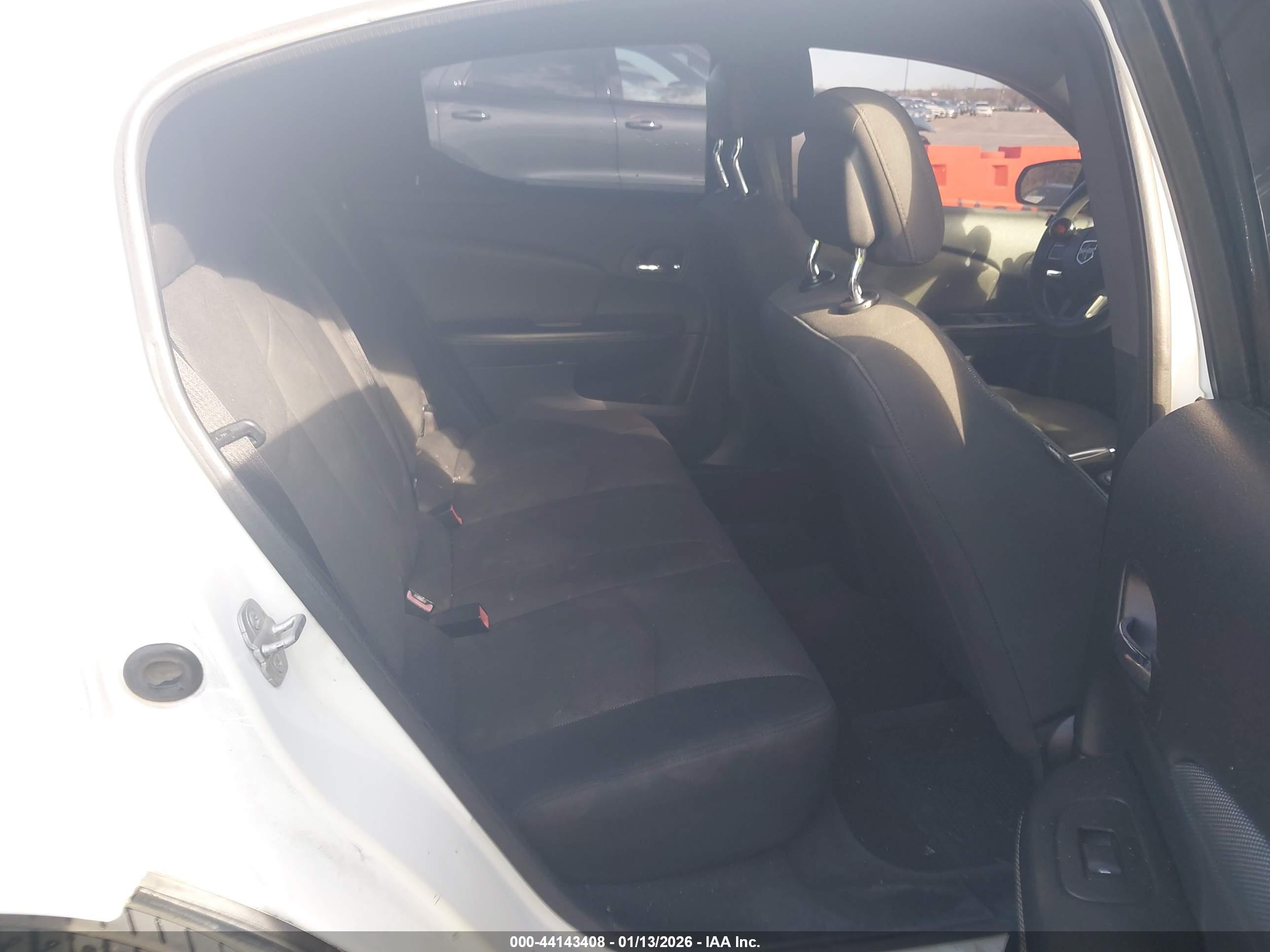 DODGE AVENGER image 8