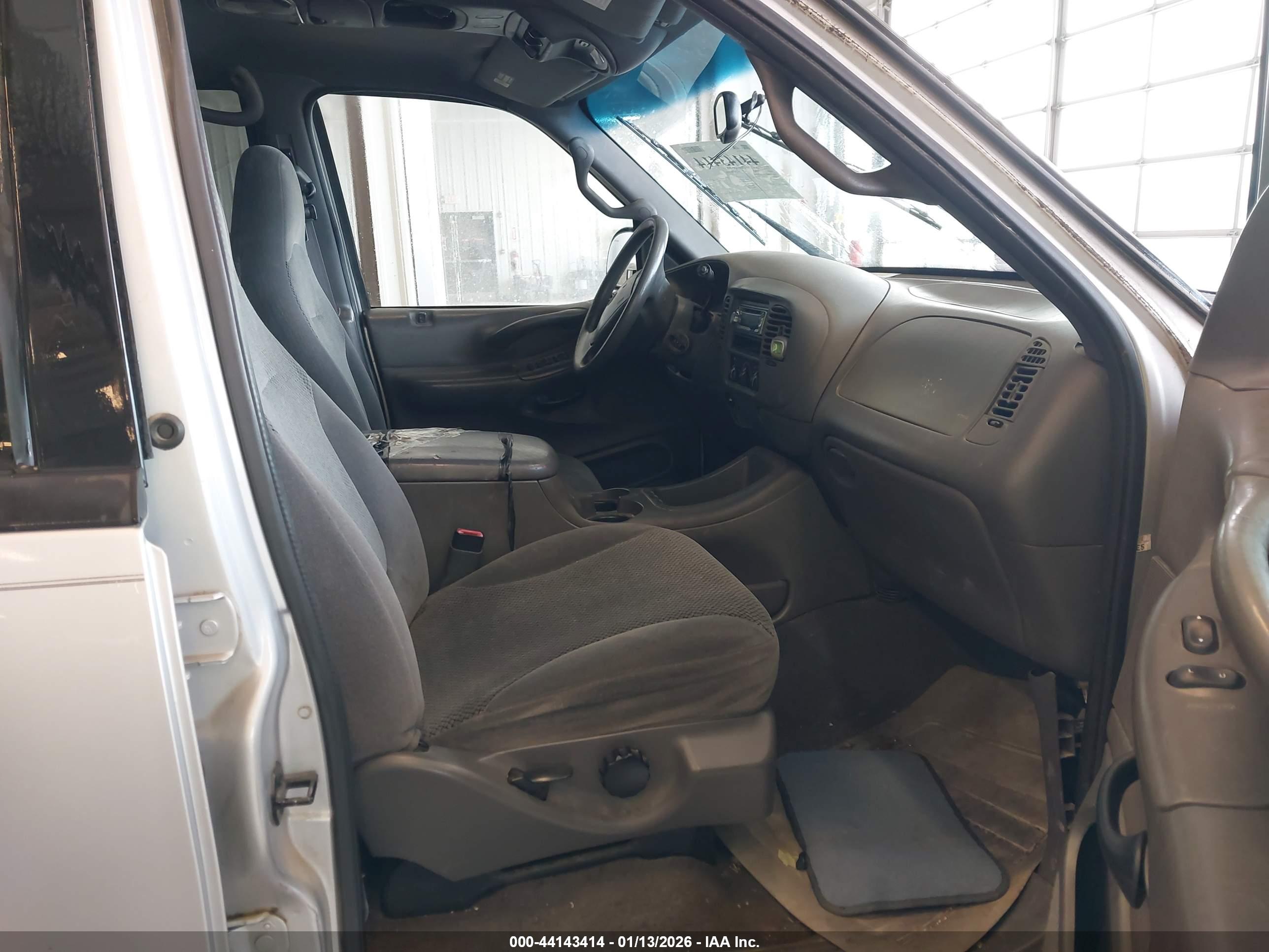 FORD EXPEDITION image 5