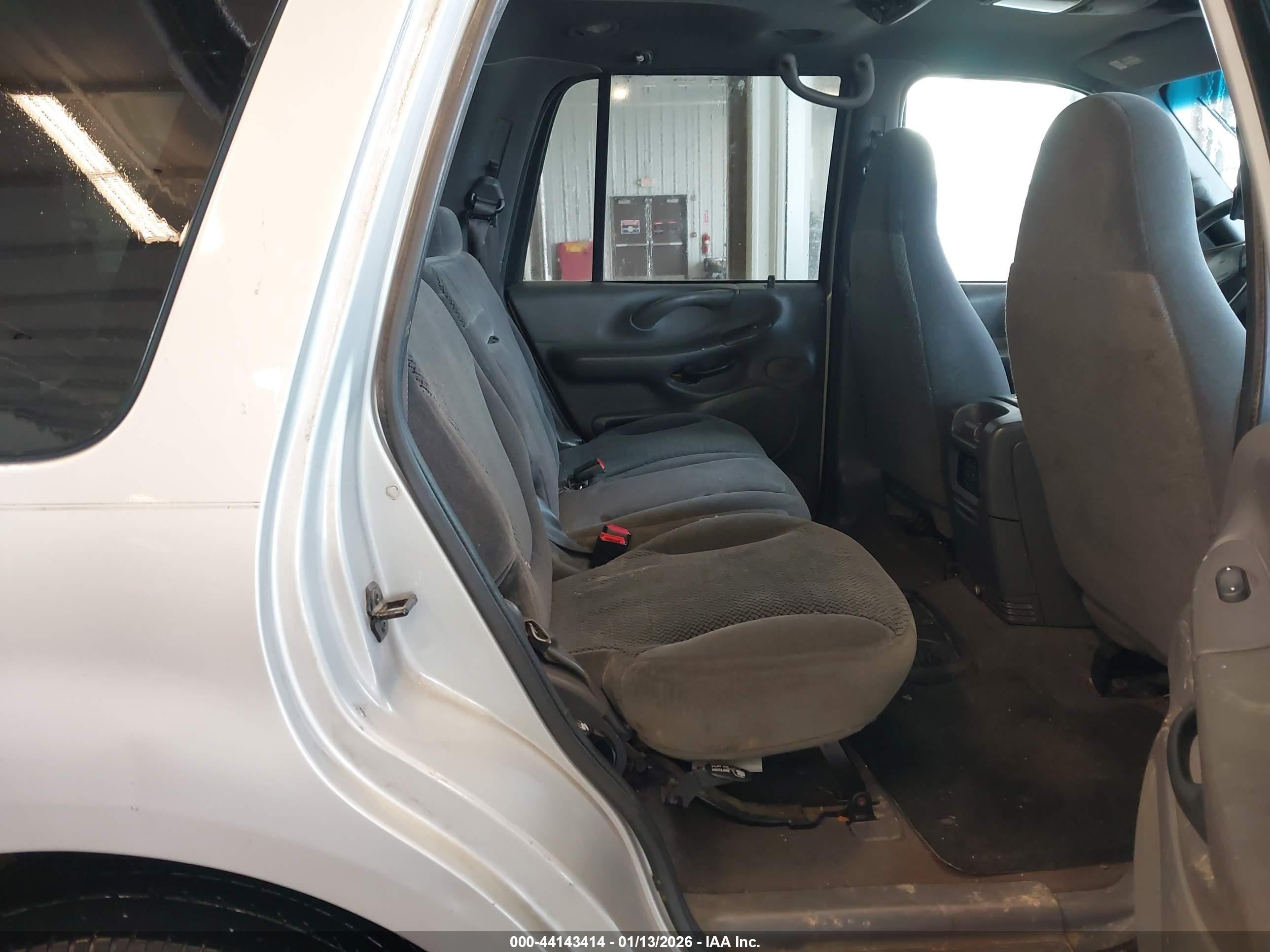 FORD EXPEDITION image 8