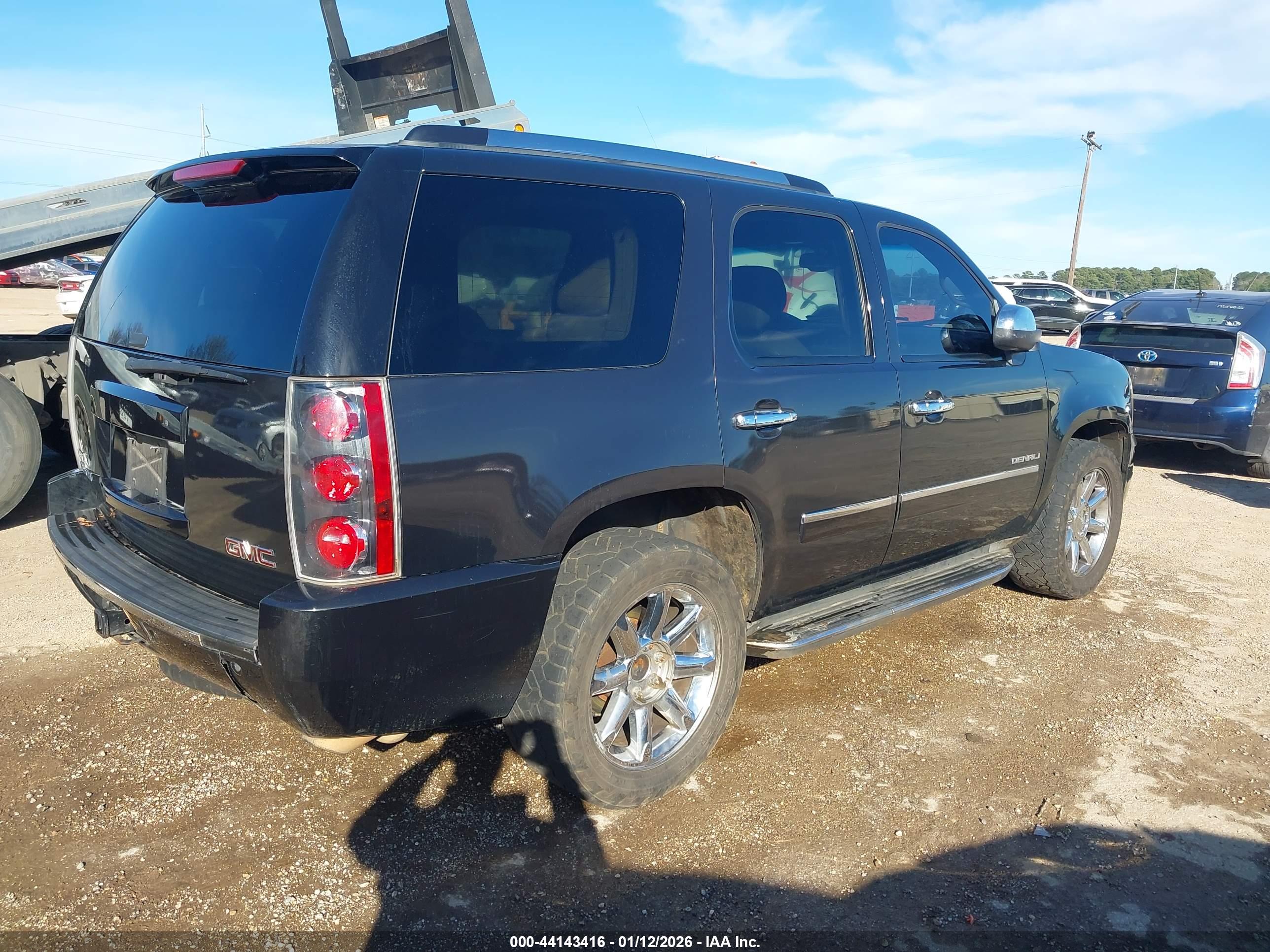 GMC YUKON image 4