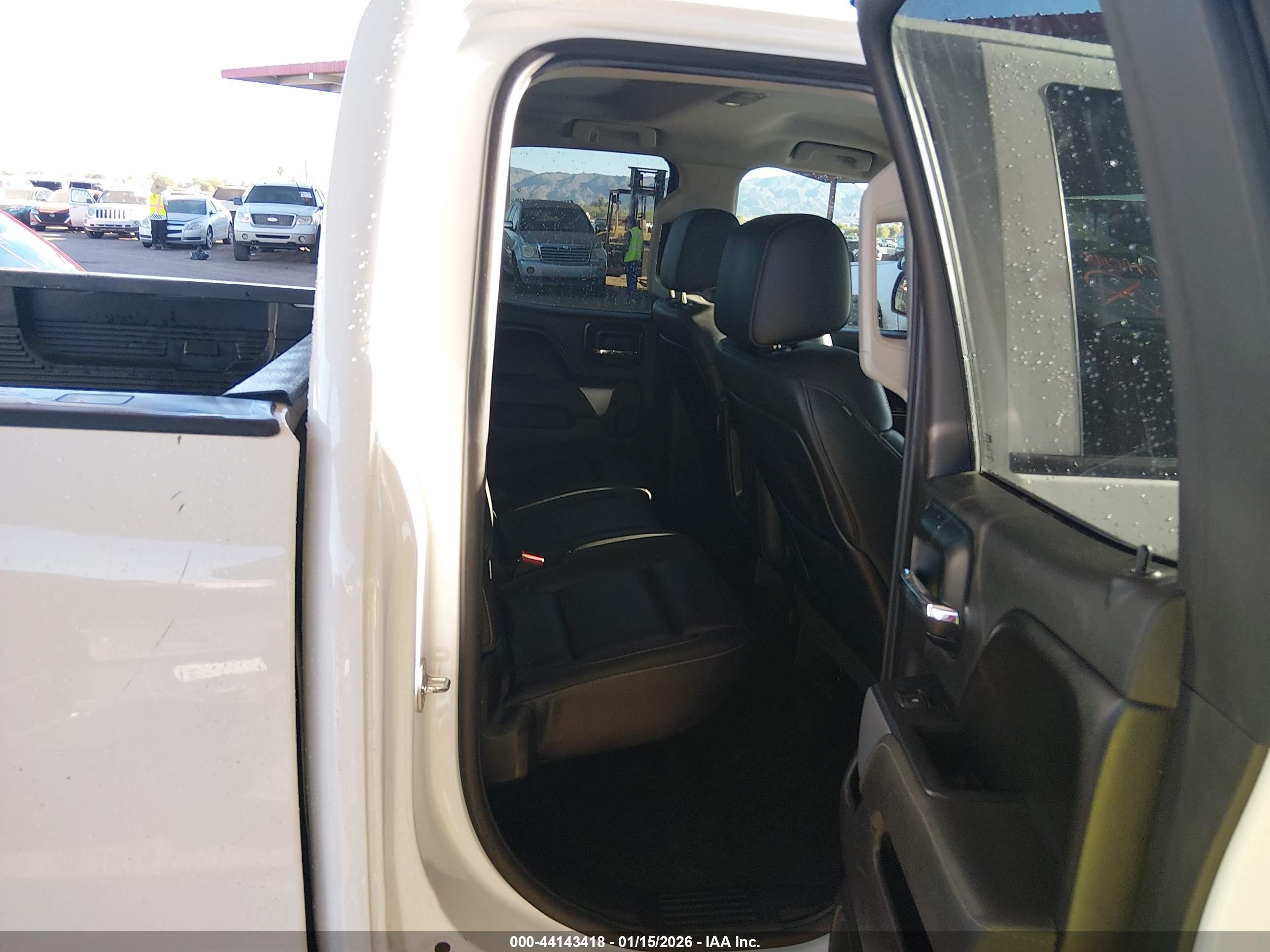 CHEVROLET SILVERADO image 8