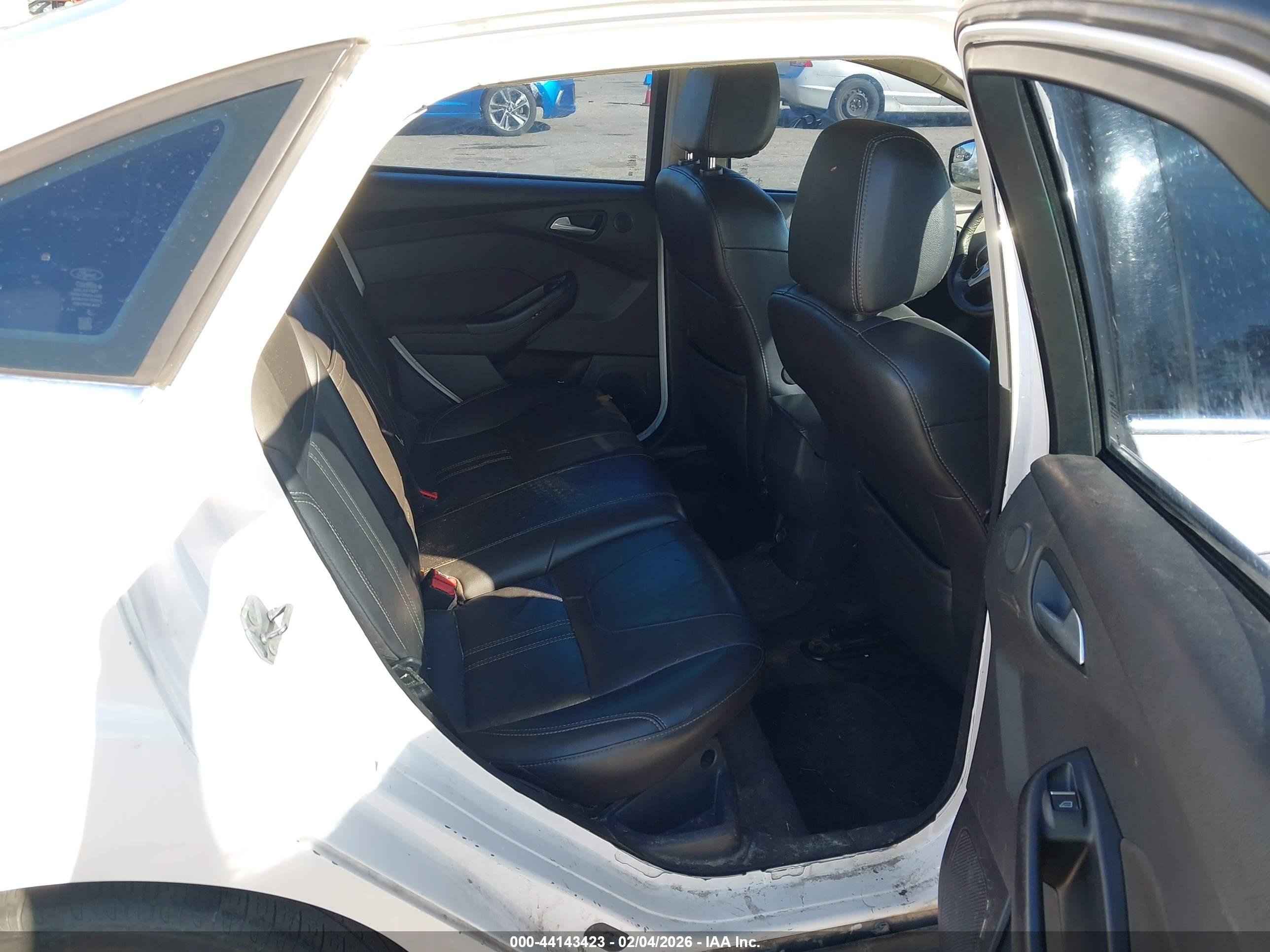 FORD FOCUS image 8