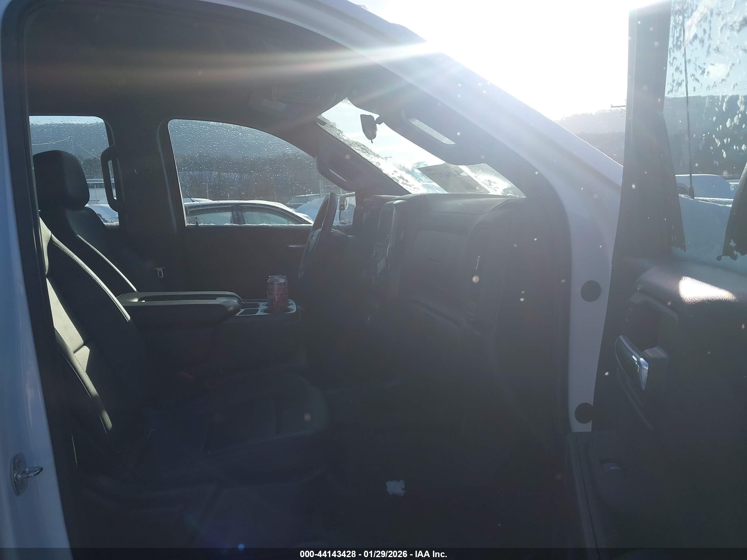 CHEVROLET SILVERADO image 5