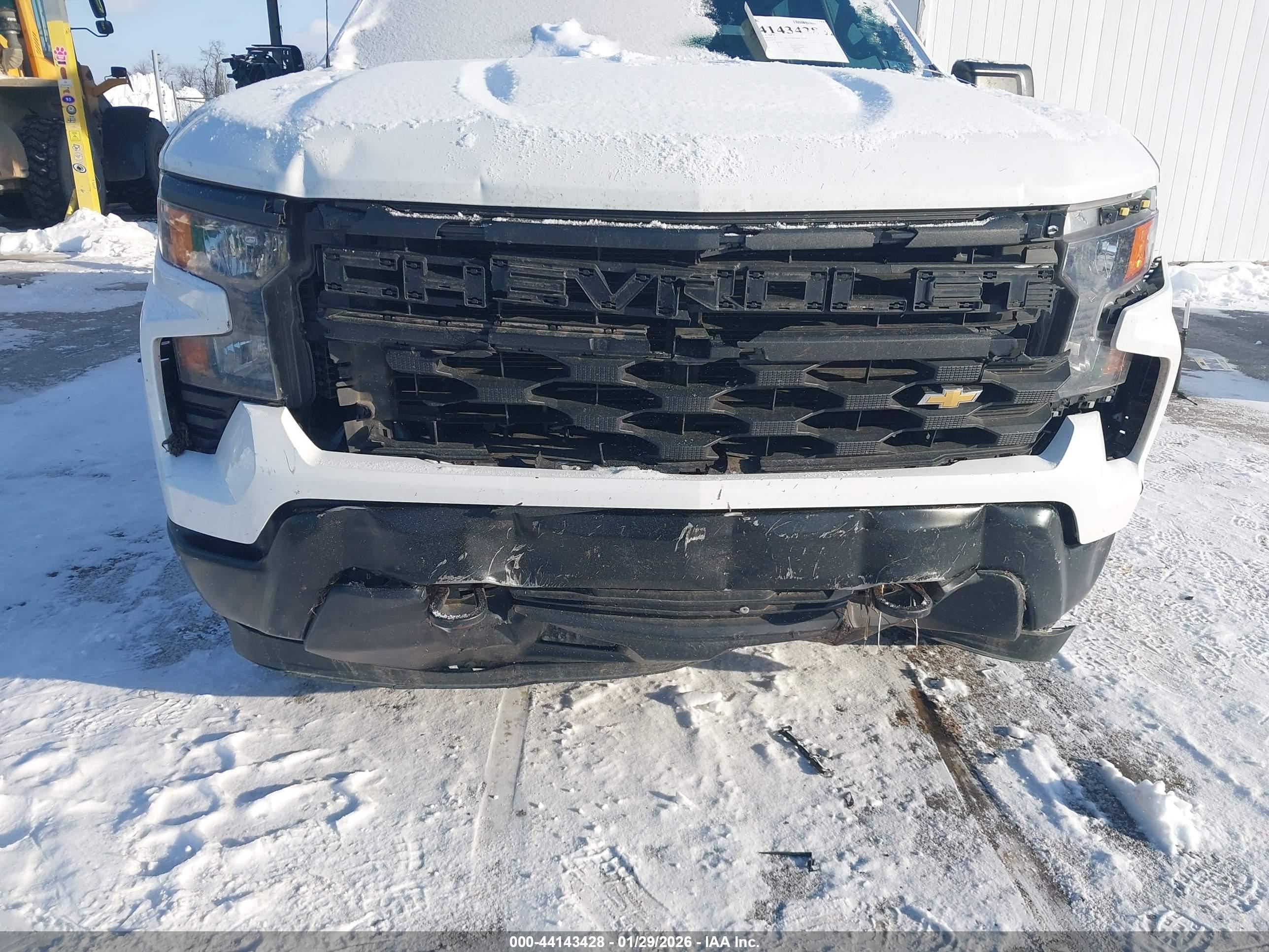 CHEVROLET SILVERADO image 6