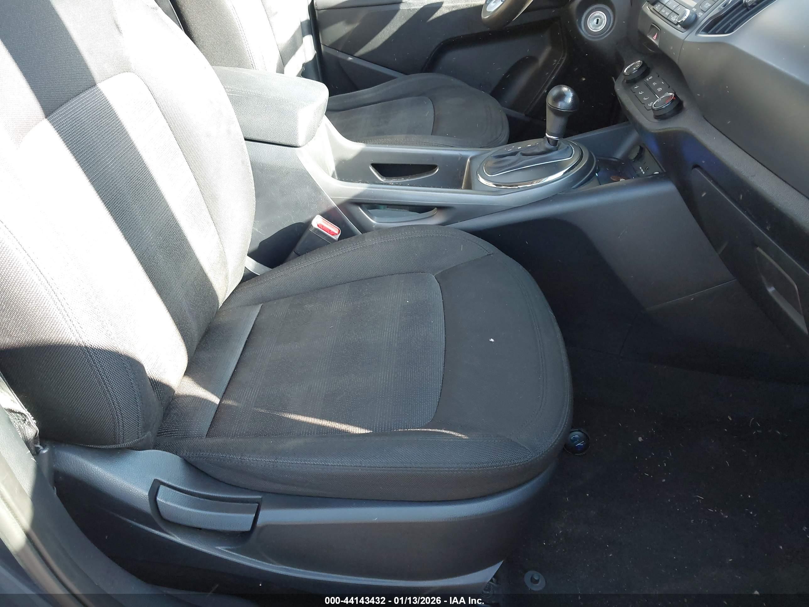 KIA SPORTAGE image 5