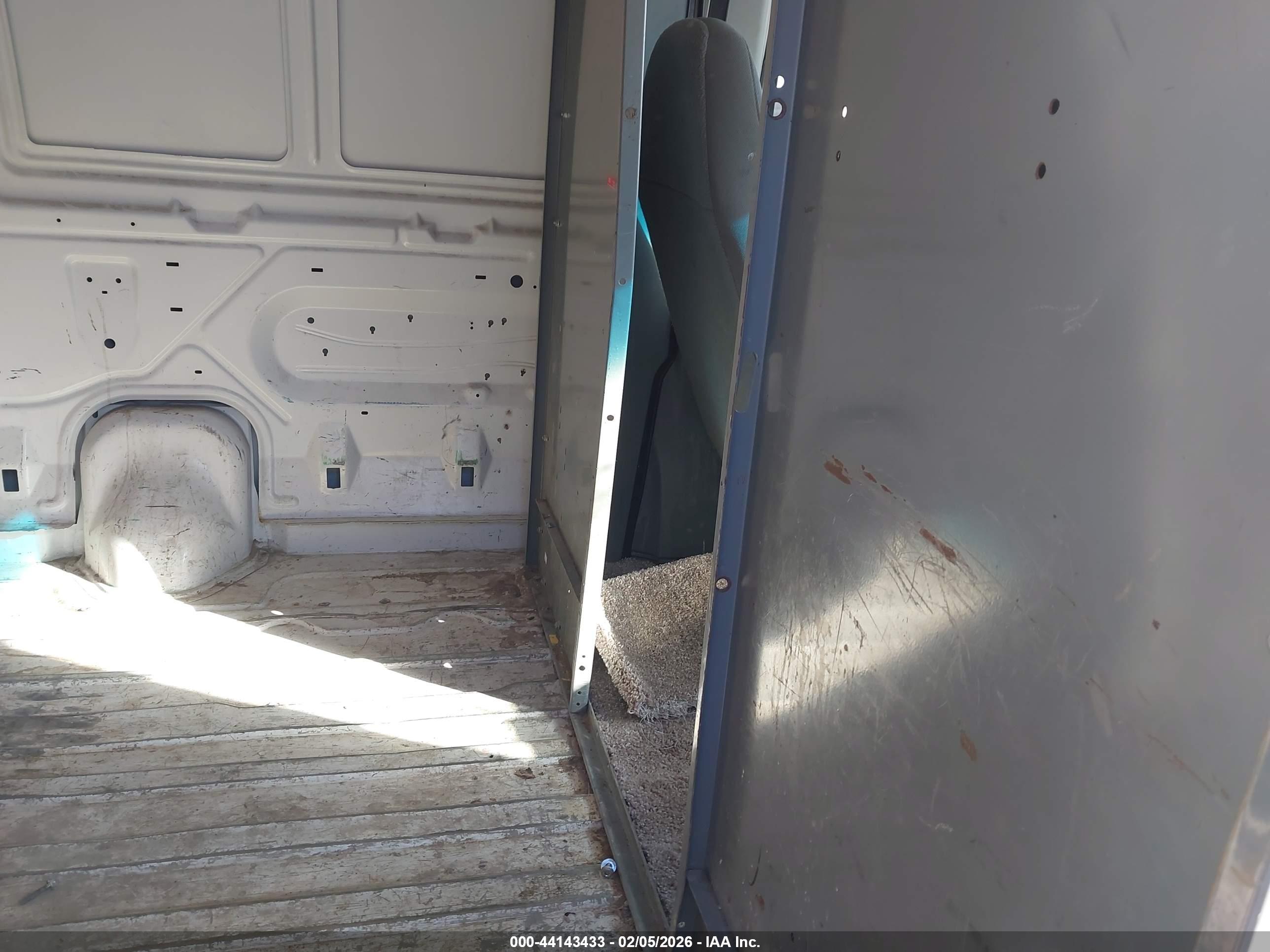 FORD E-350 image 8