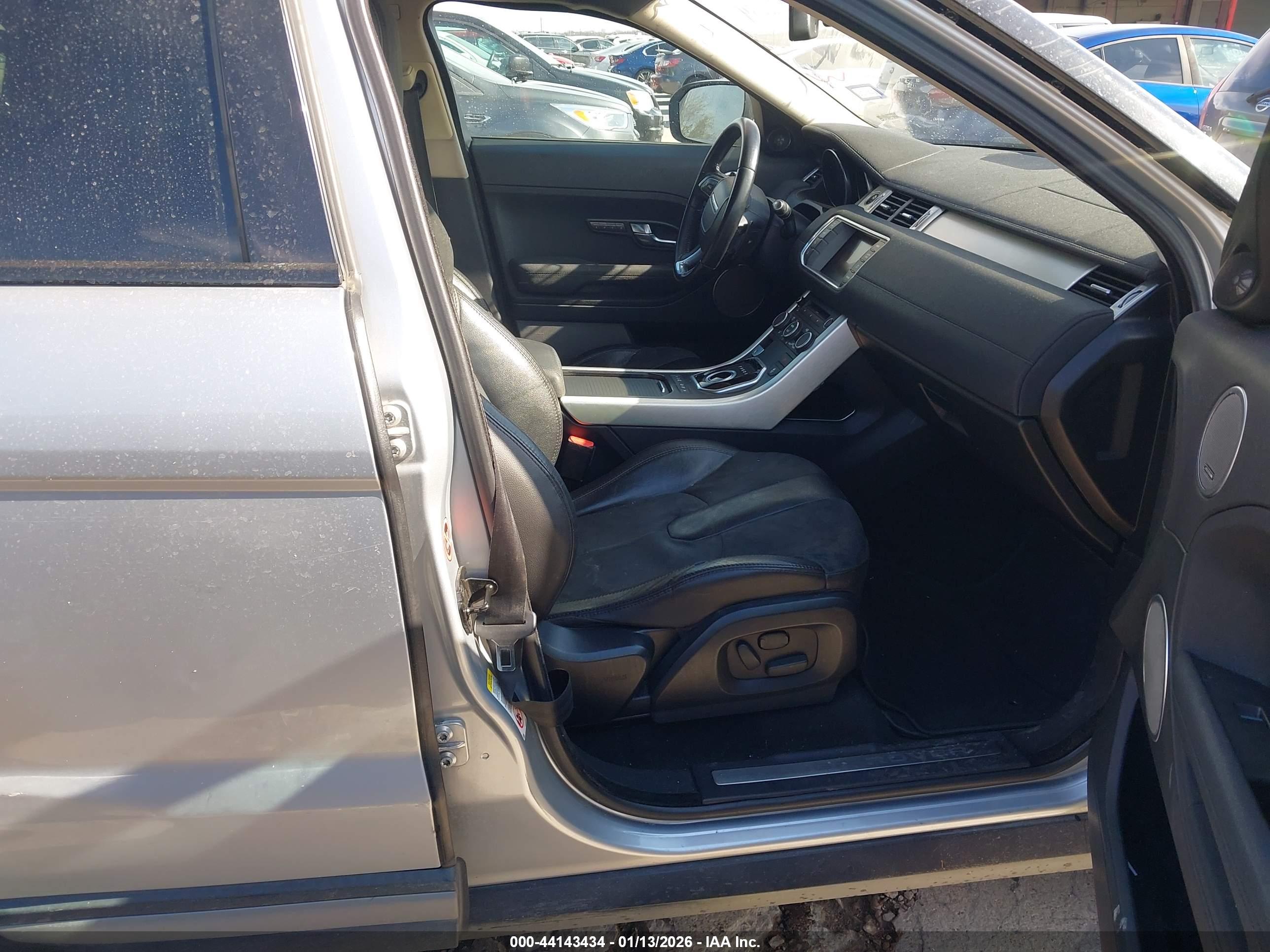 LAND ROVER image 5