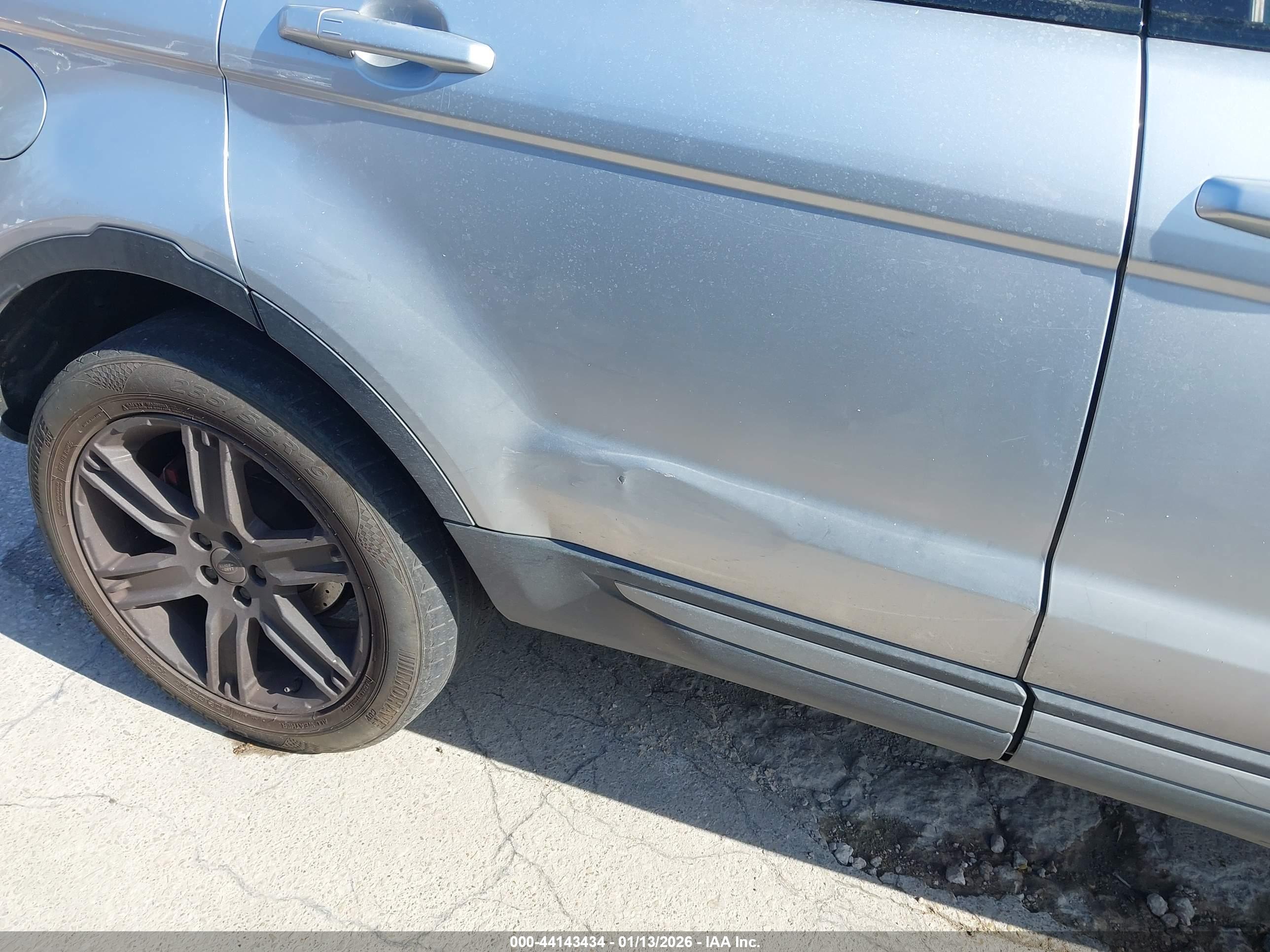 LAND ROVER image 6