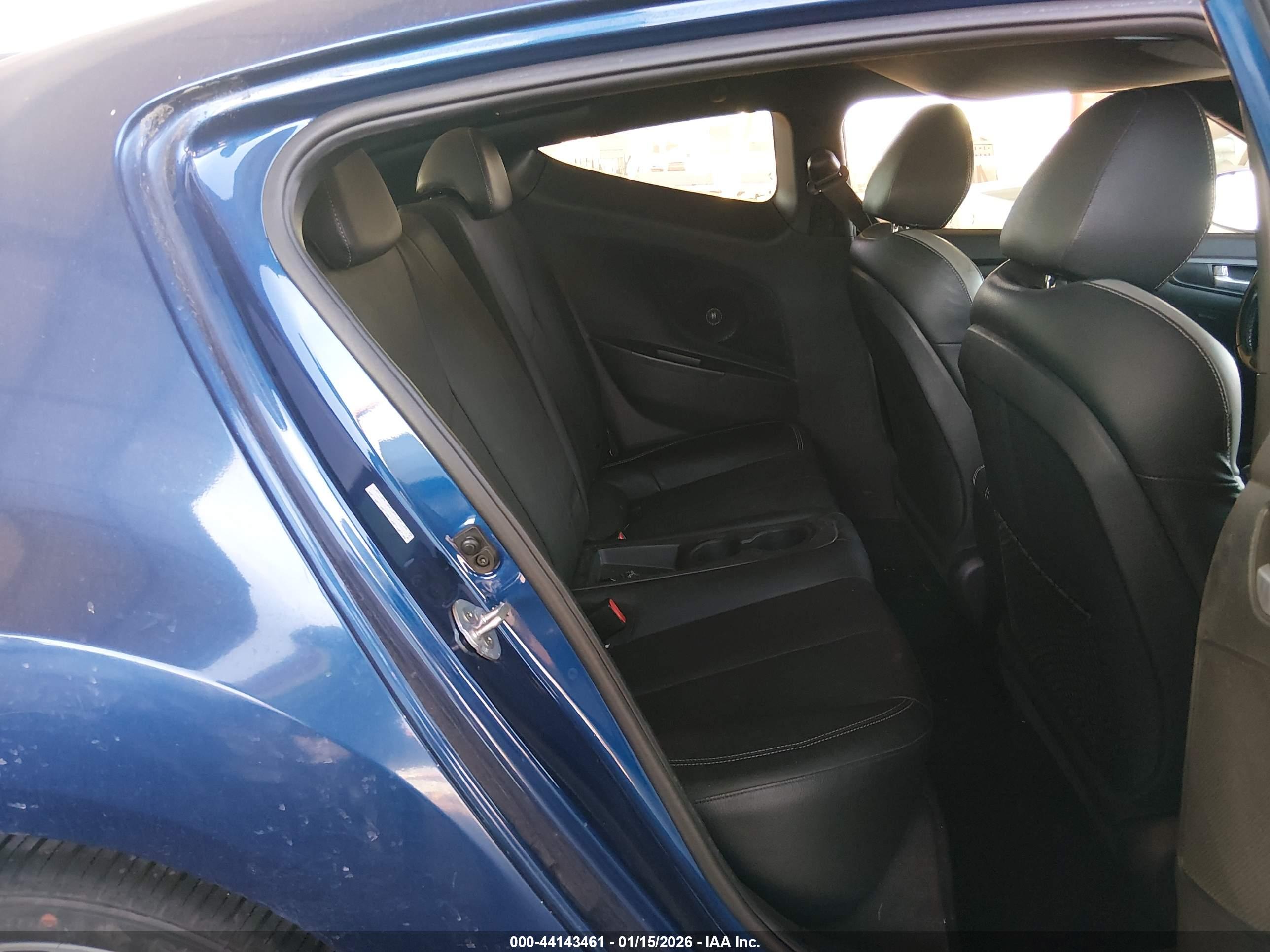 HYUNDAI VELOSTER image 8