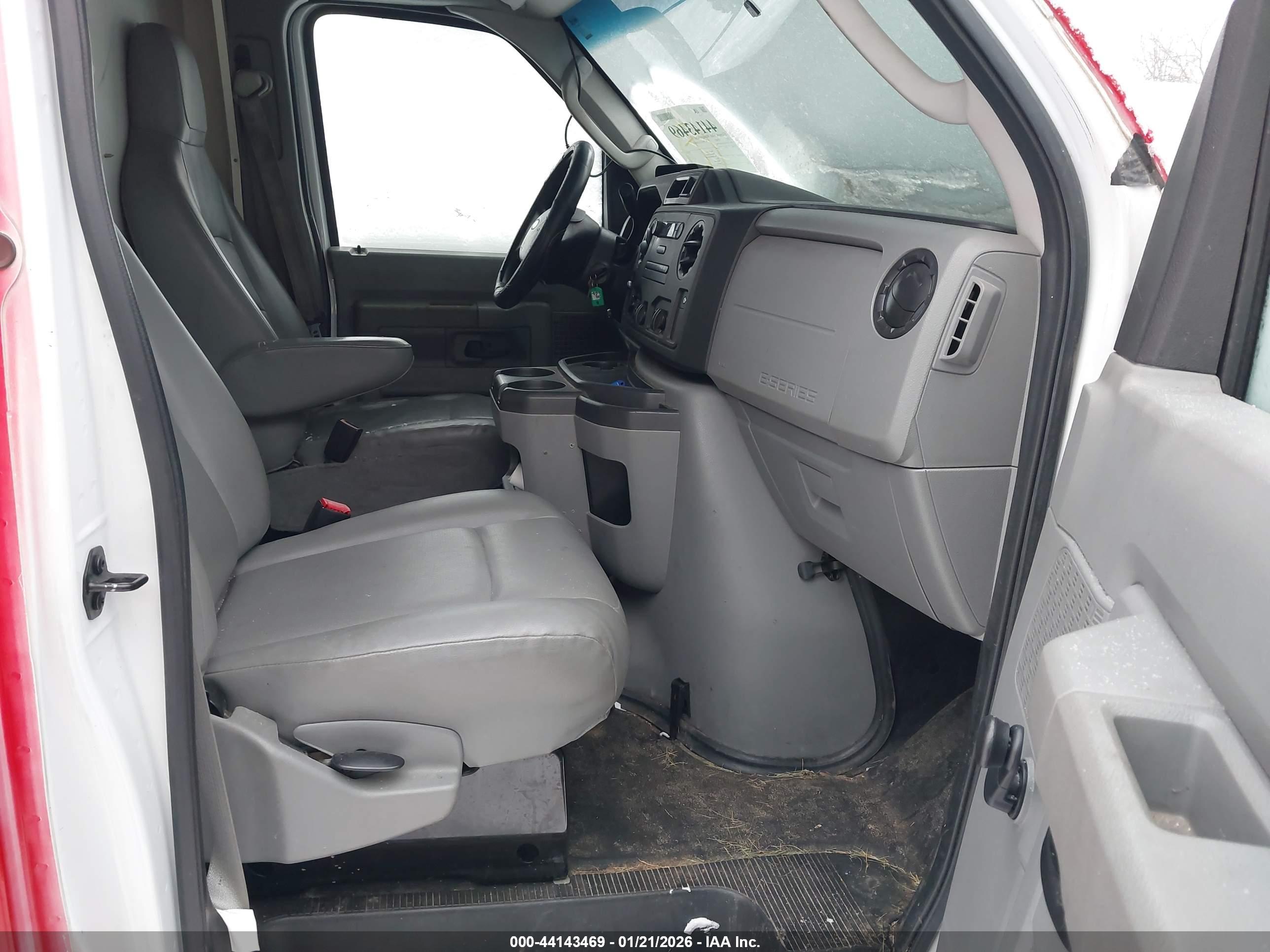 FORD E-350 image 8