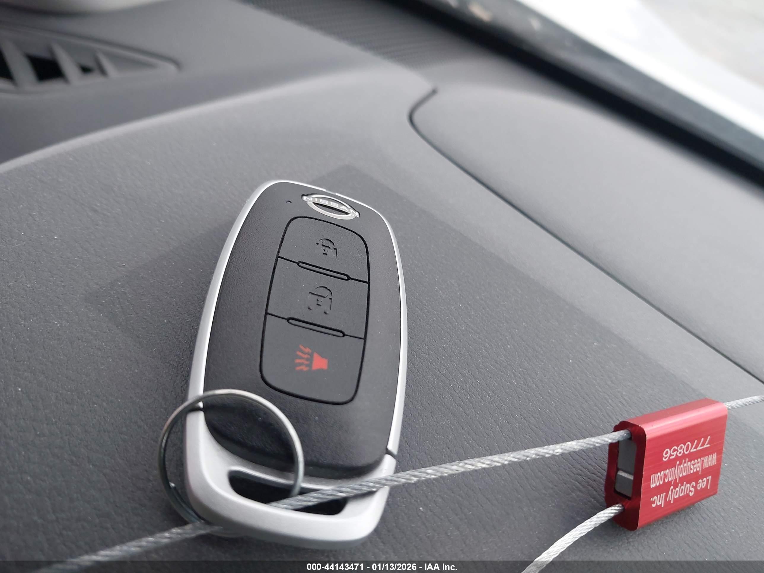 NISSAN ROGUE image 11