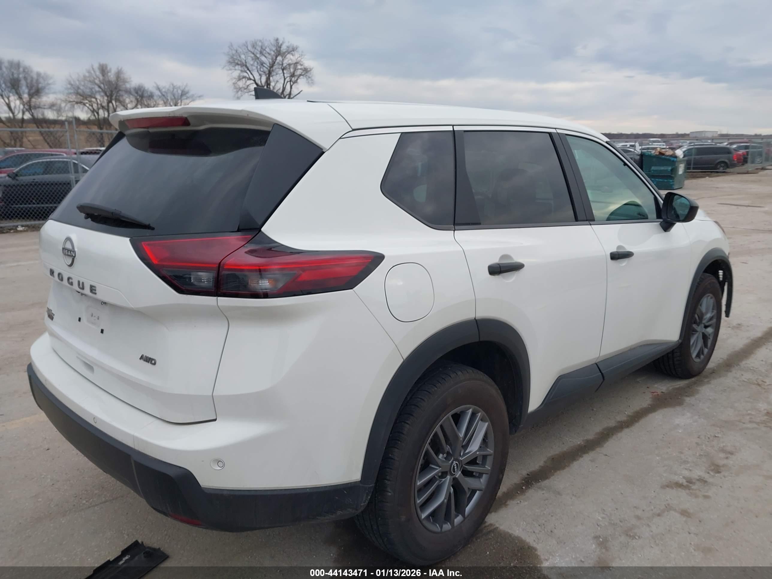 NISSAN ROGUE image 4