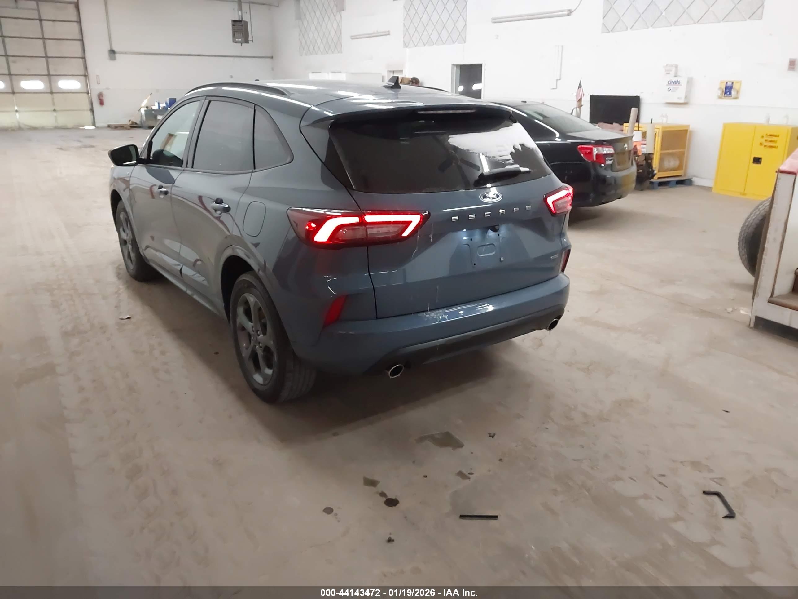 FORD ESCAPE image 3