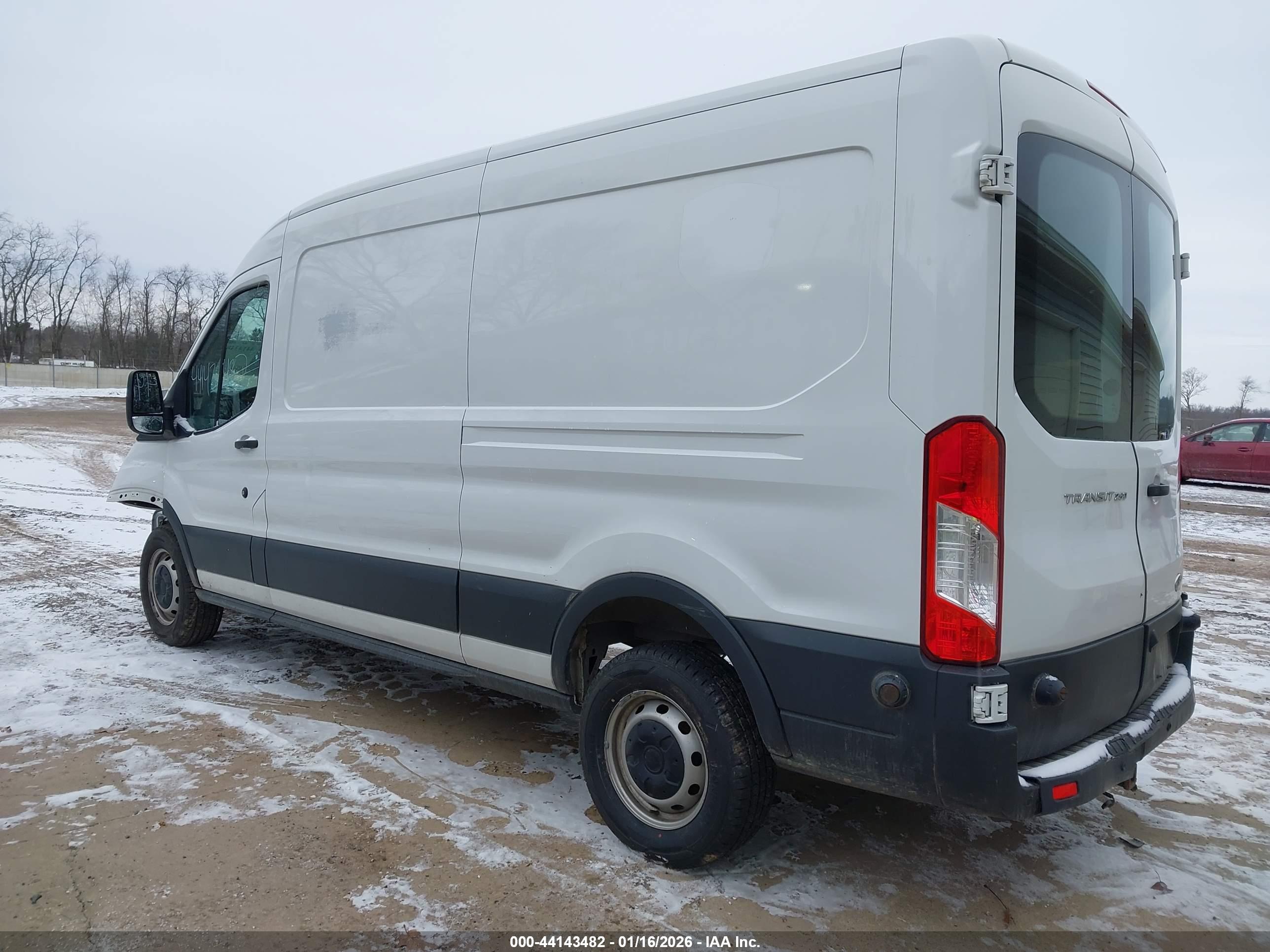 FORD TRANSIT-250 image 3