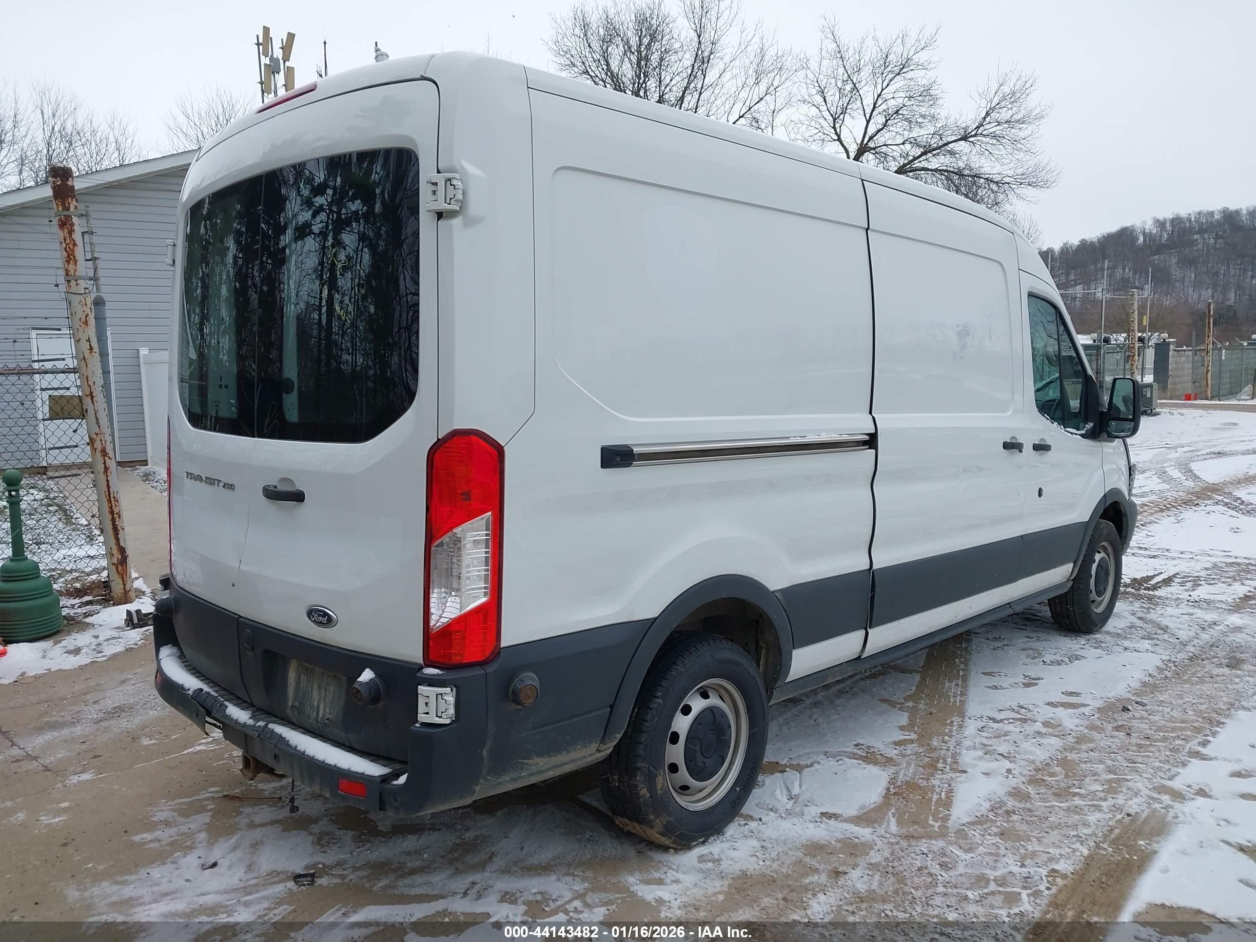 FORD TRANSIT-250 image 4