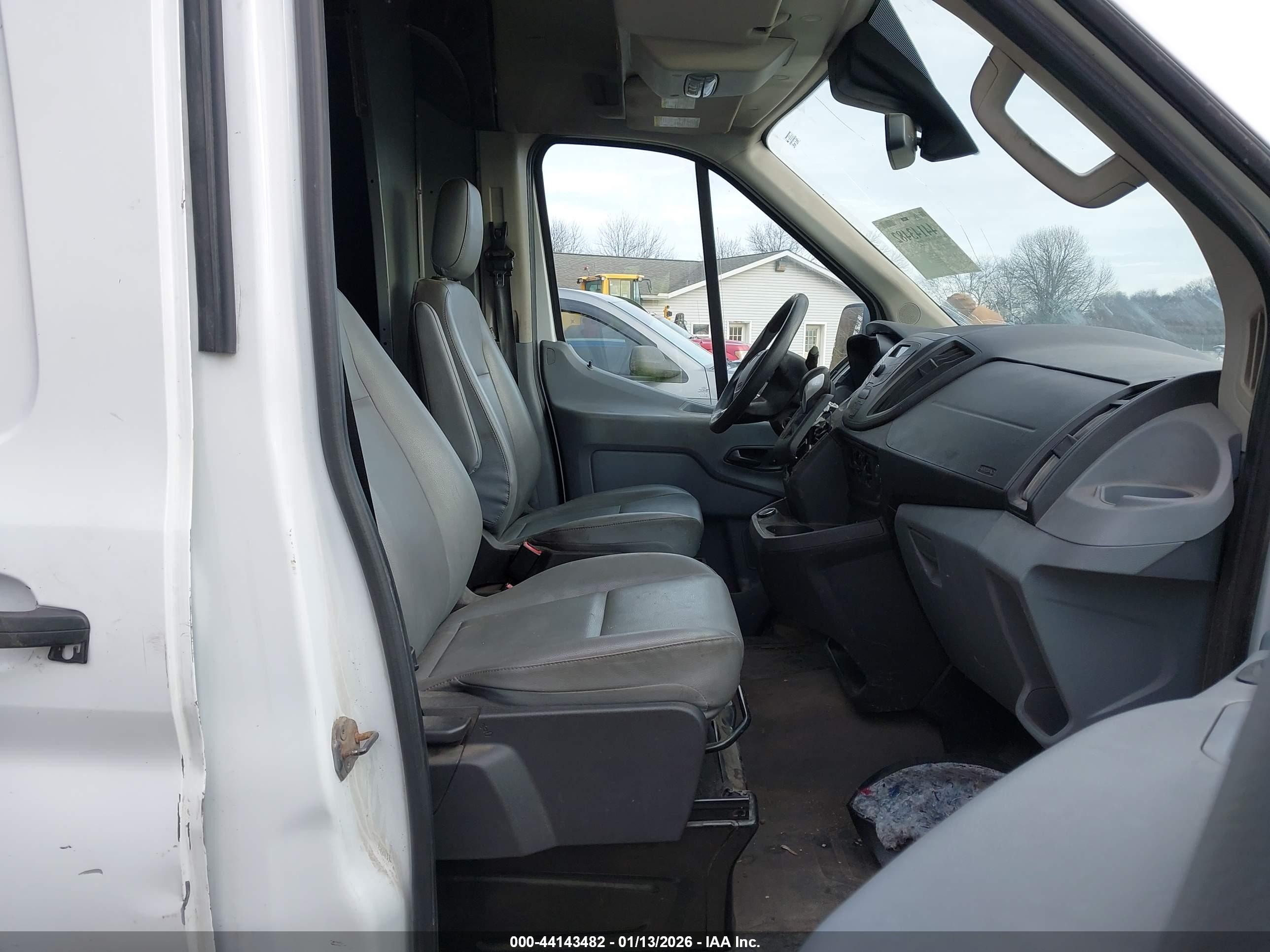 FORD TRANSIT-250 image 5