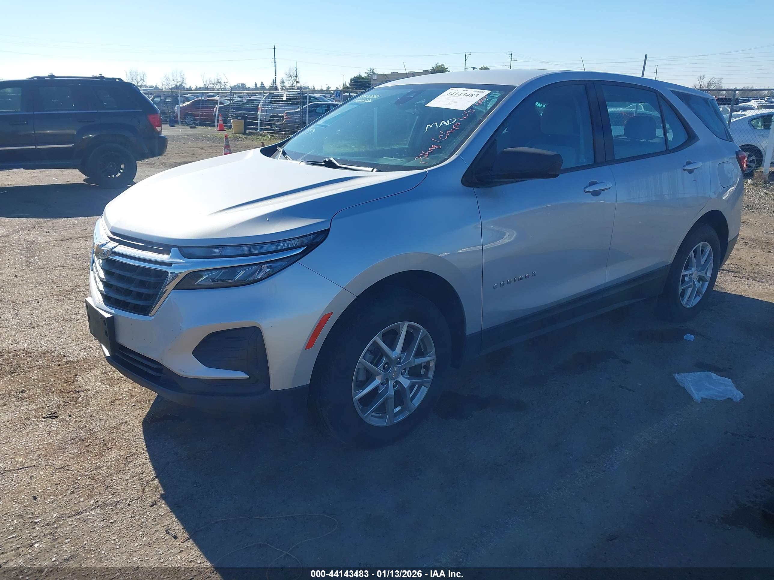 CHEVROLET EQUINOX image 2