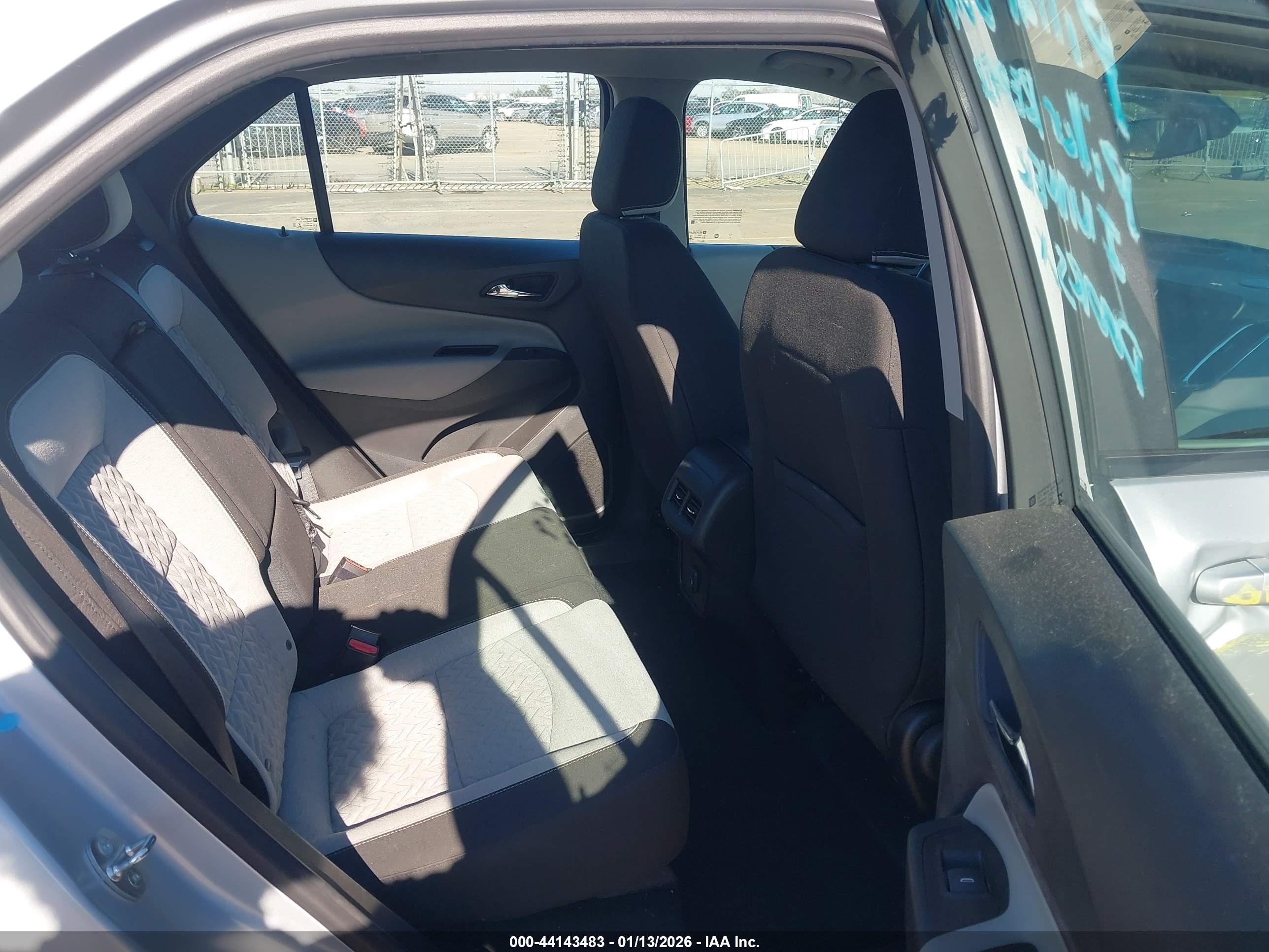 CHEVROLET EQUINOX image 8