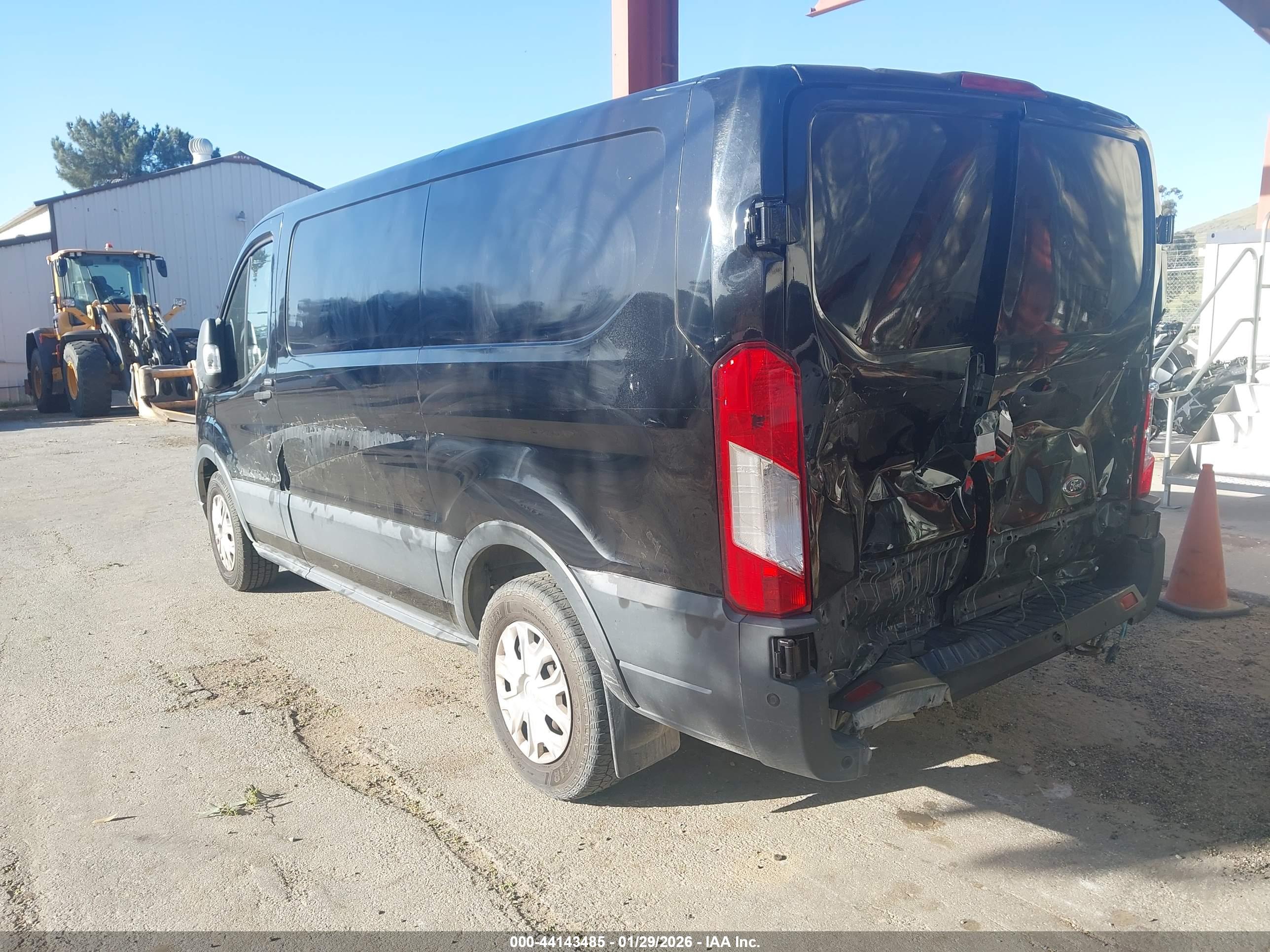 FORD TRANSIT-150 image 3