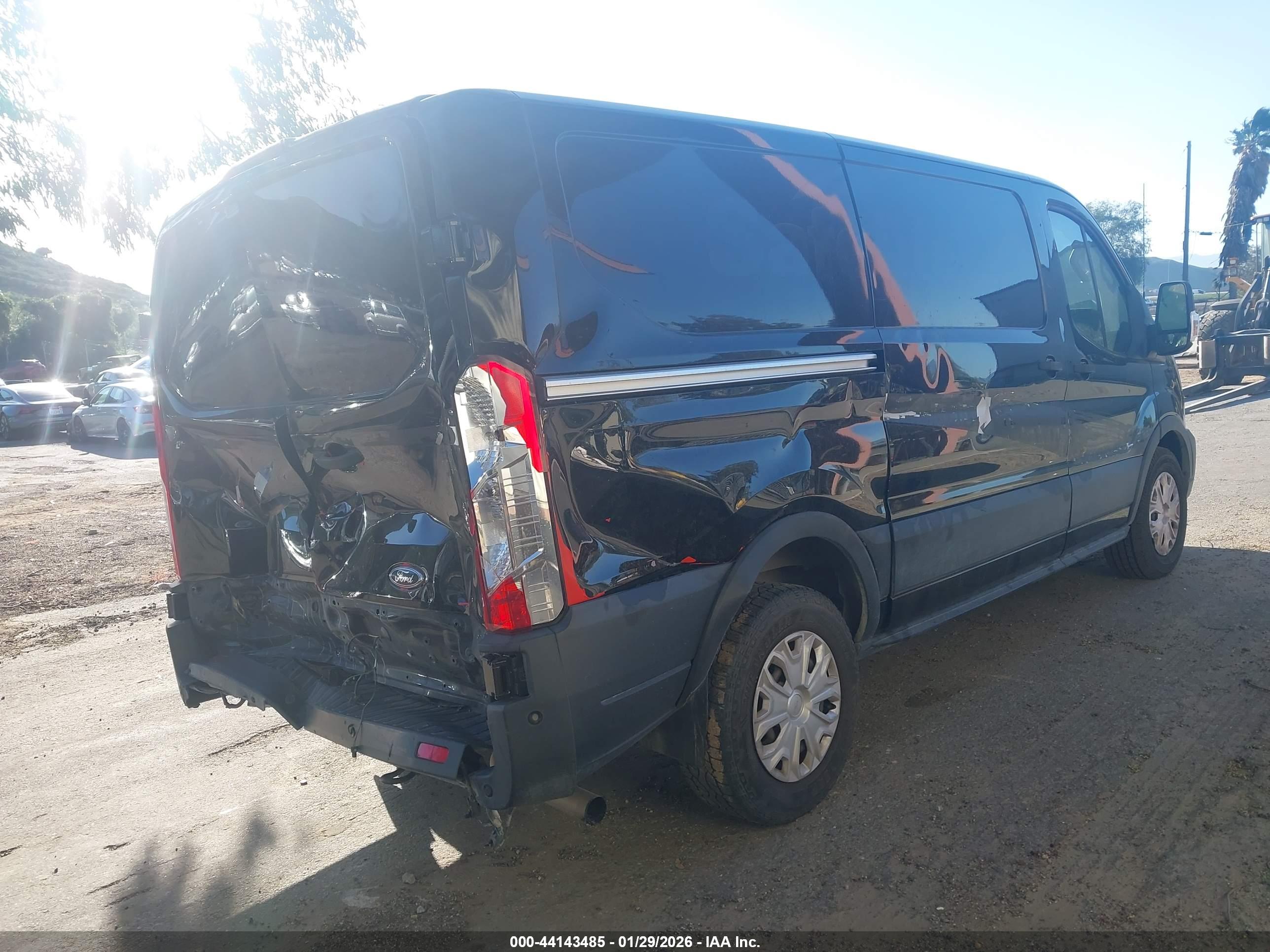 FORD TRANSIT-150 image 4