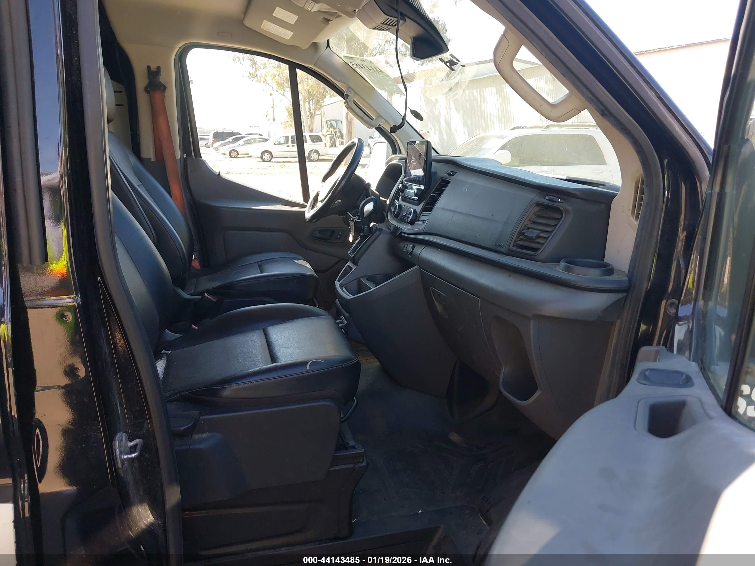 FORD TRANSIT-150 image 5