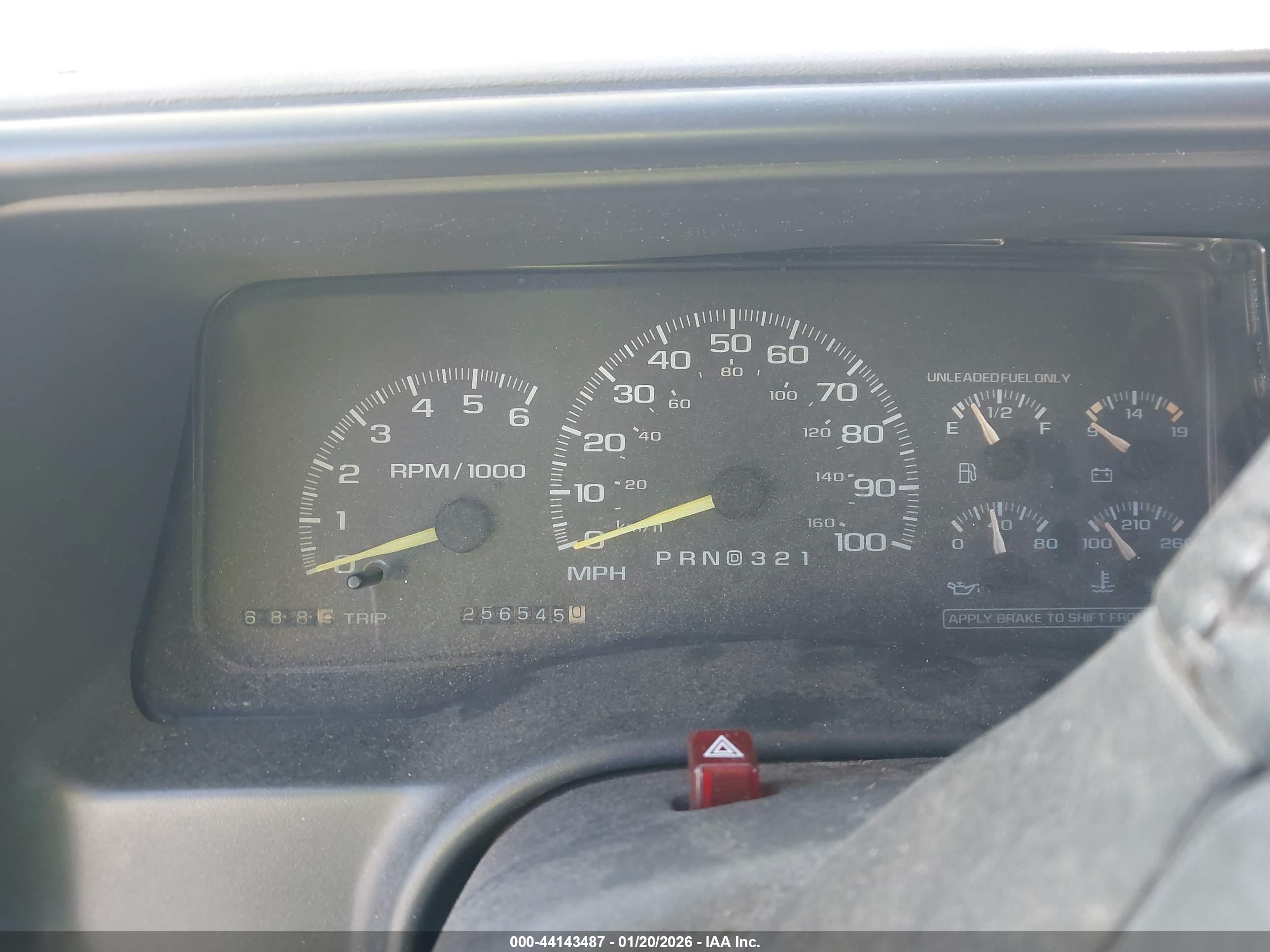 GMC SUBURBAN image 7
