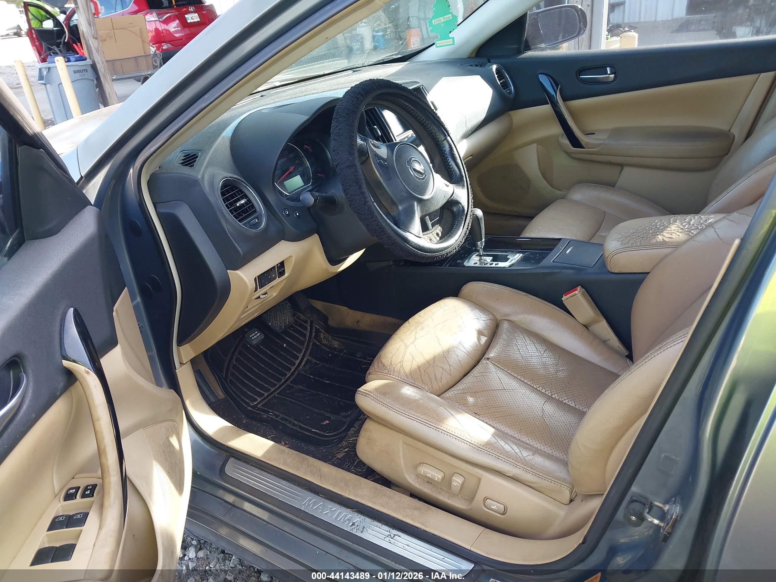 NISSAN MAXIMA image 5