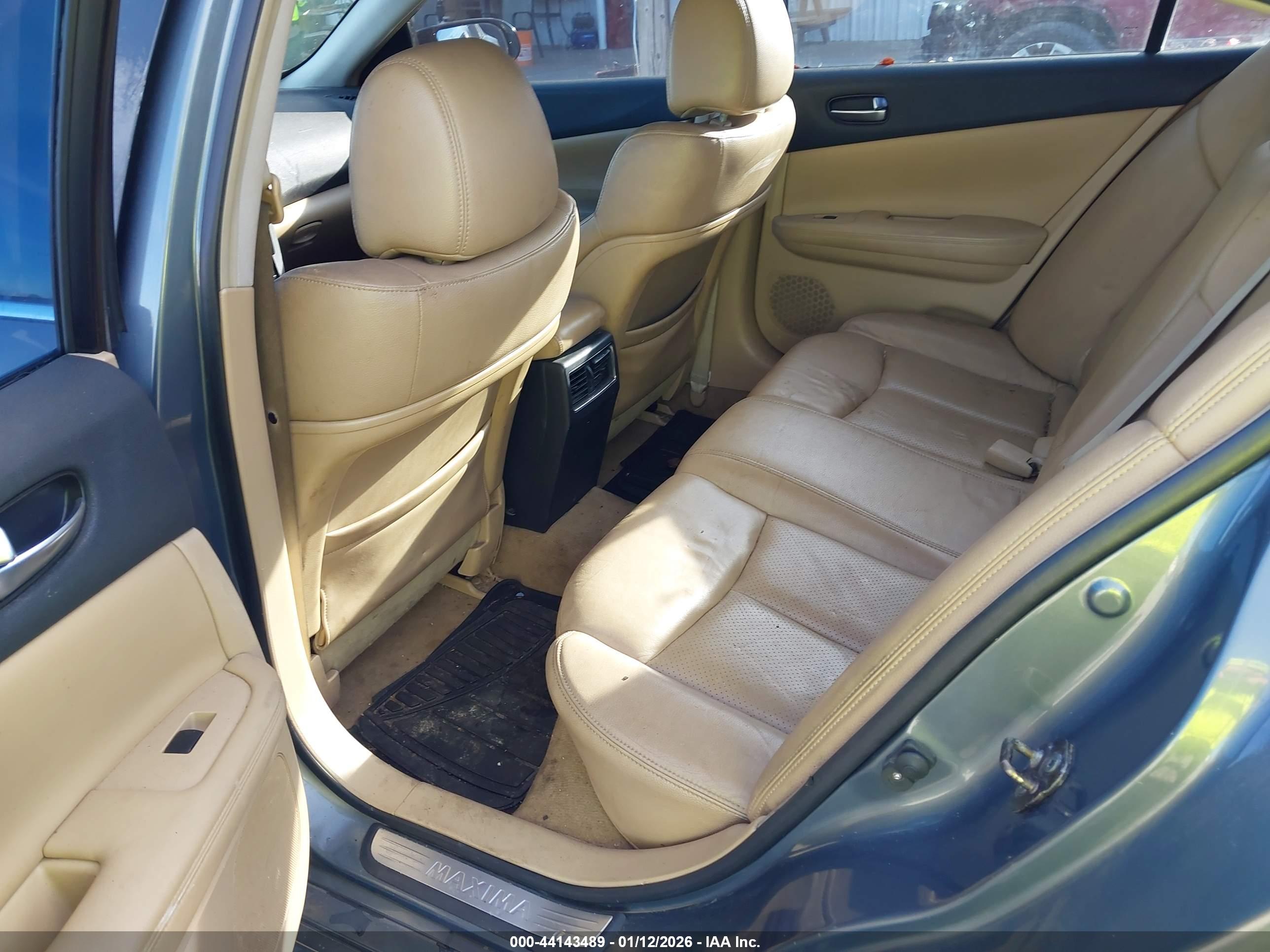 NISSAN MAXIMA image 8