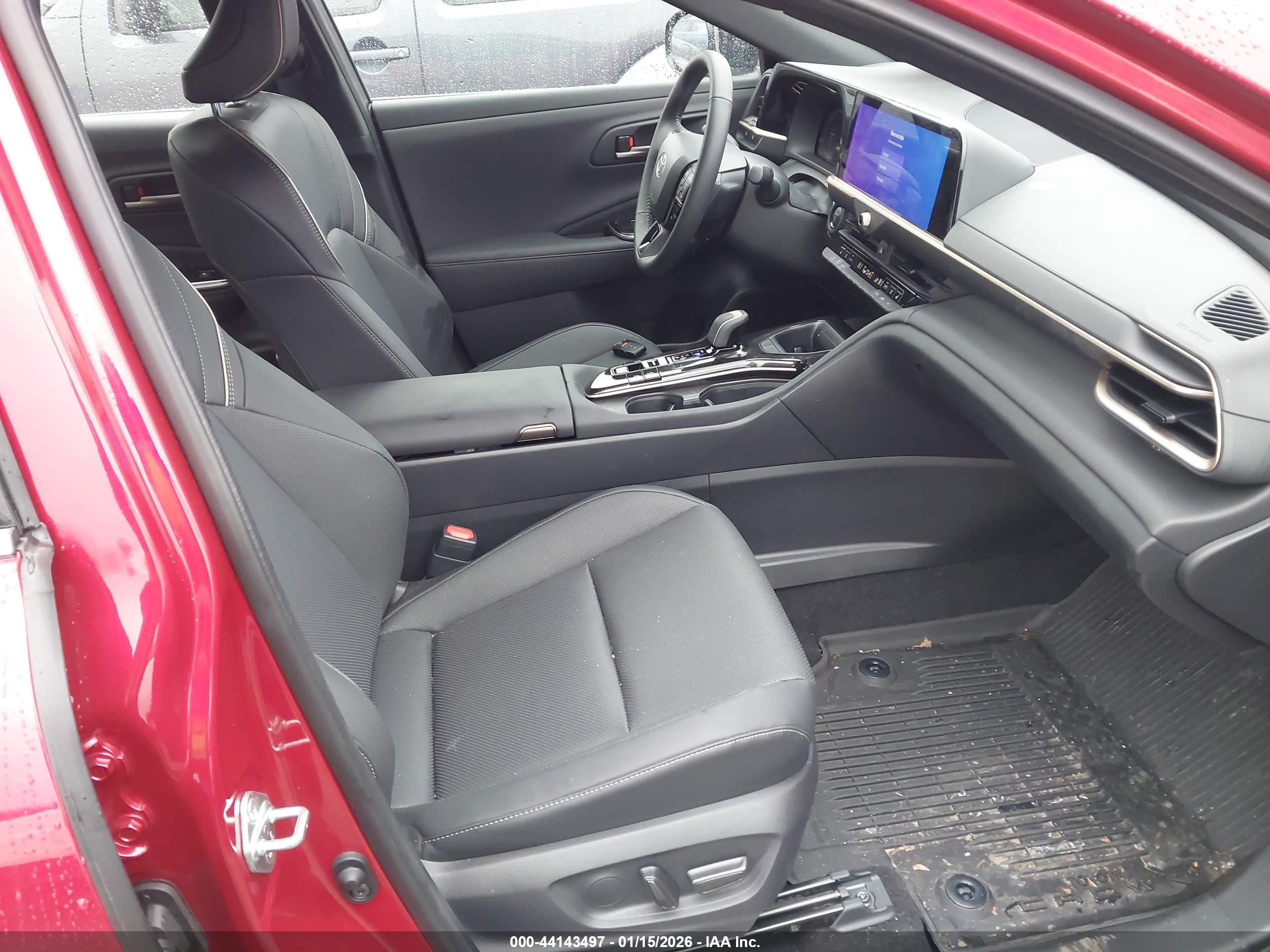 TOYOTA CROWN image 5