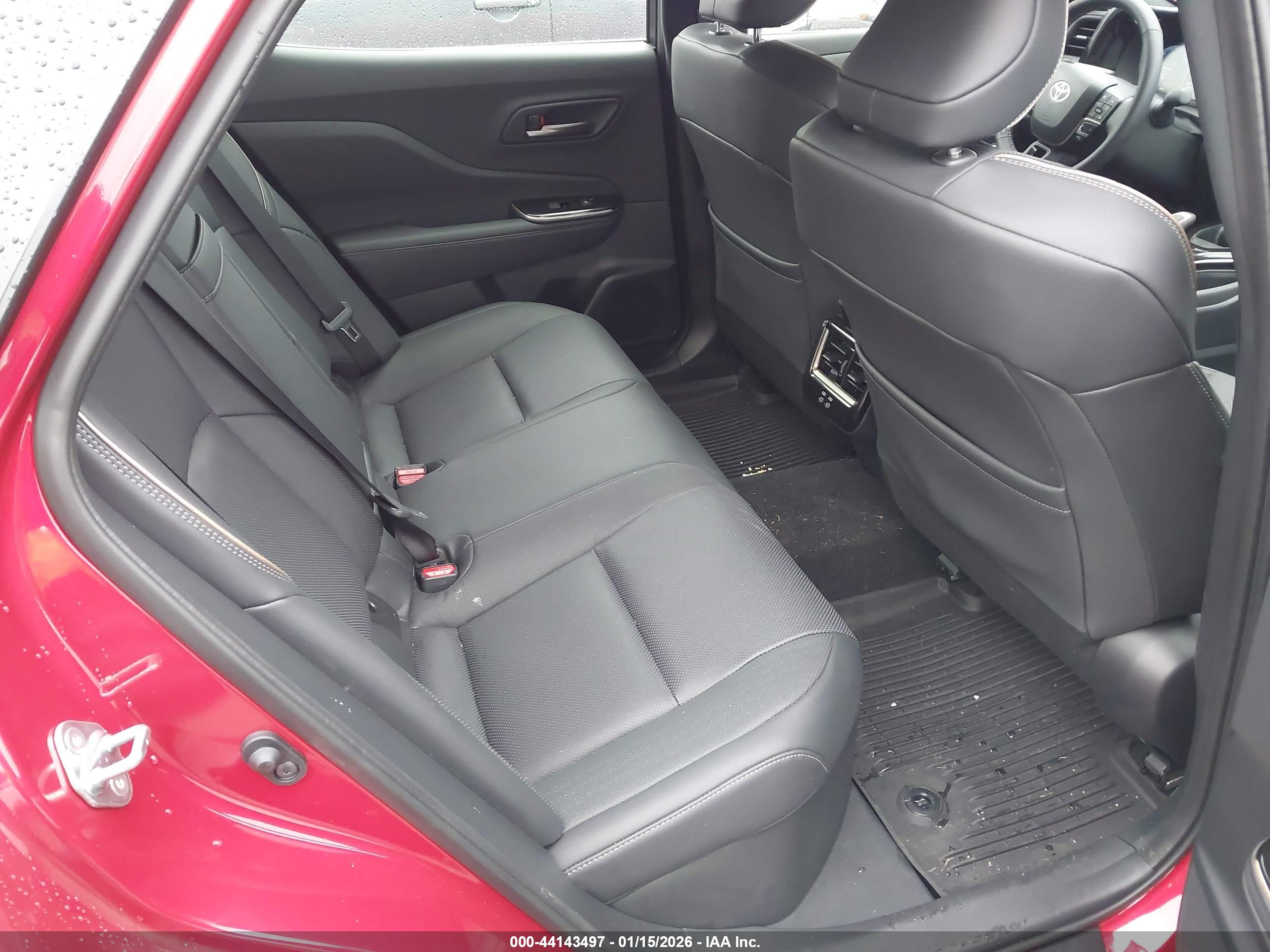 TOYOTA CROWN image 8