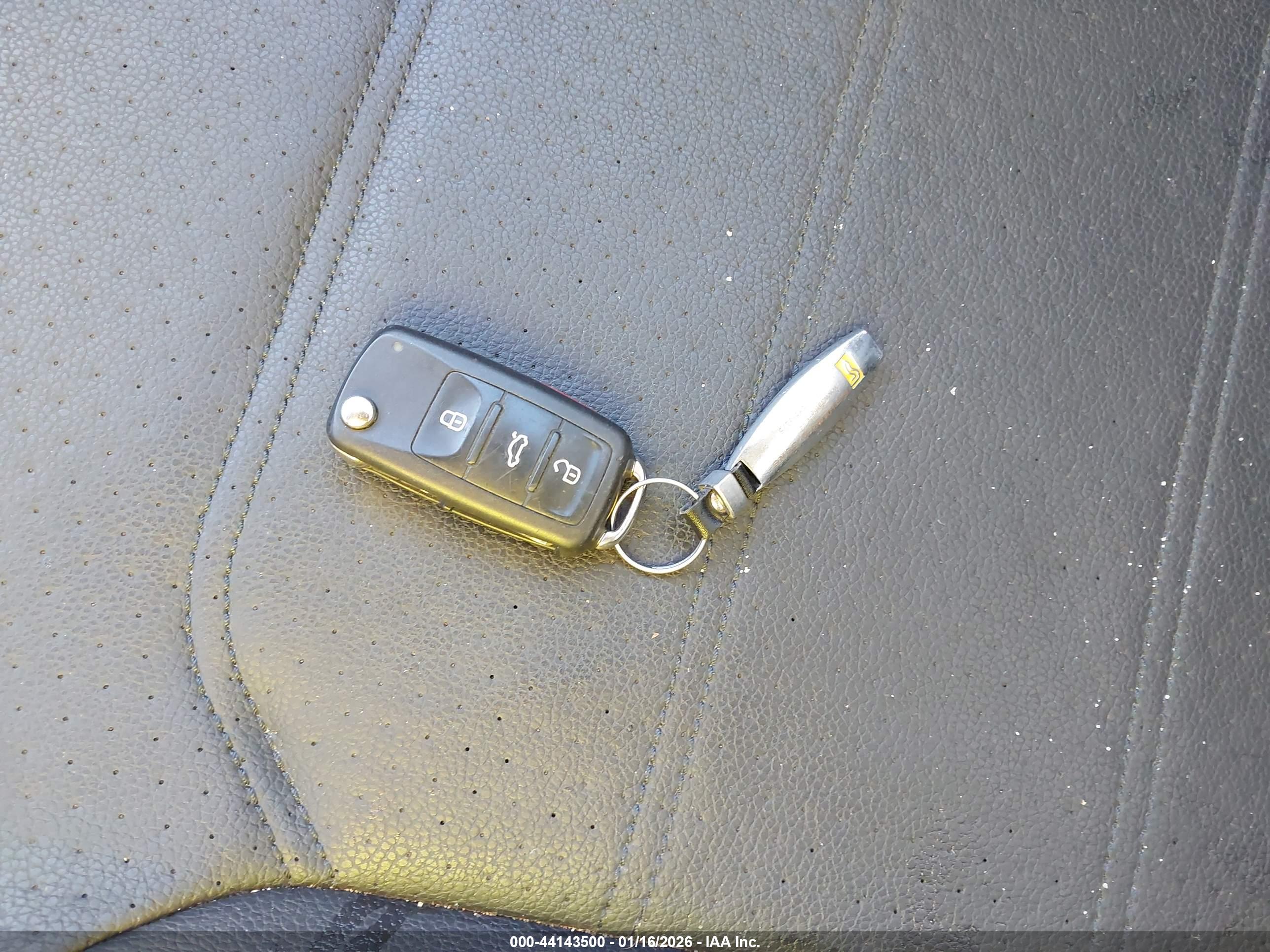 VOLKSWAGEN PASSAT image 11