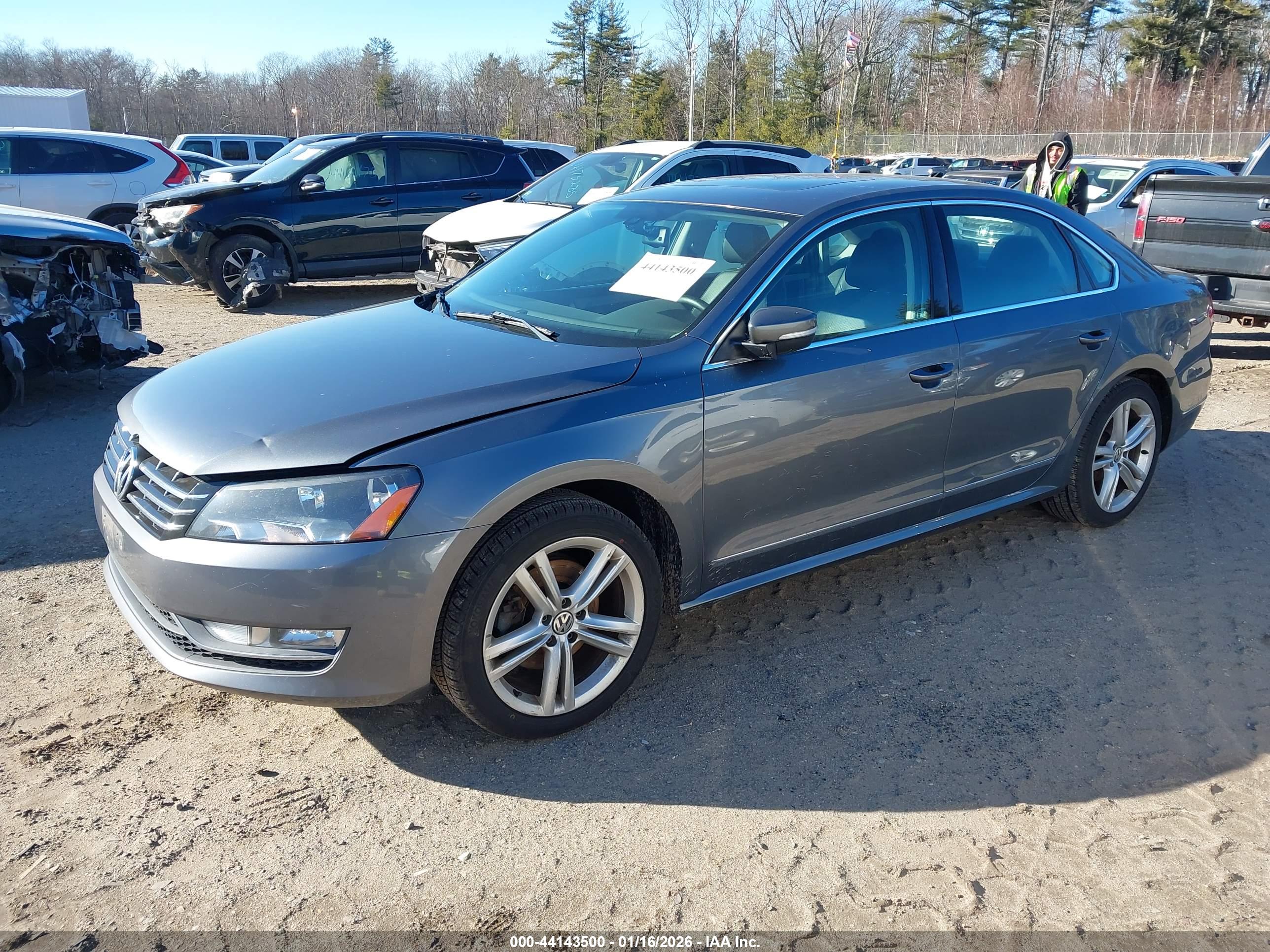 VOLKSWAGEN PASSAT image 2