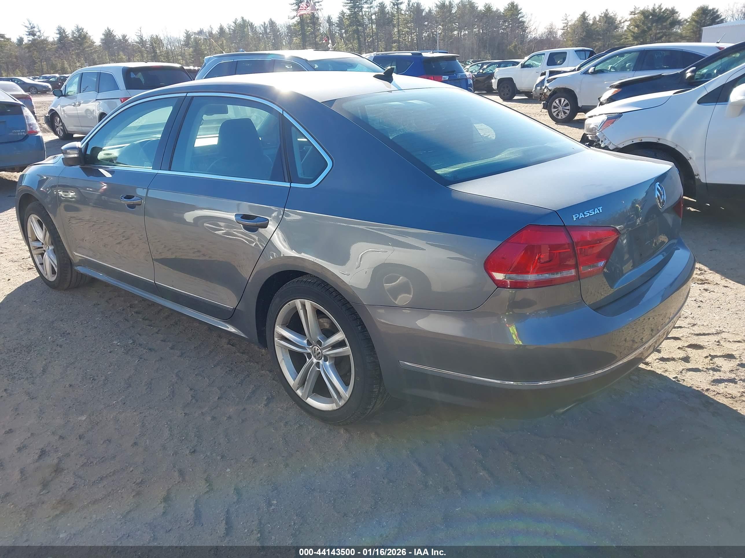 VOLKSWAGEN PASSAT image 3