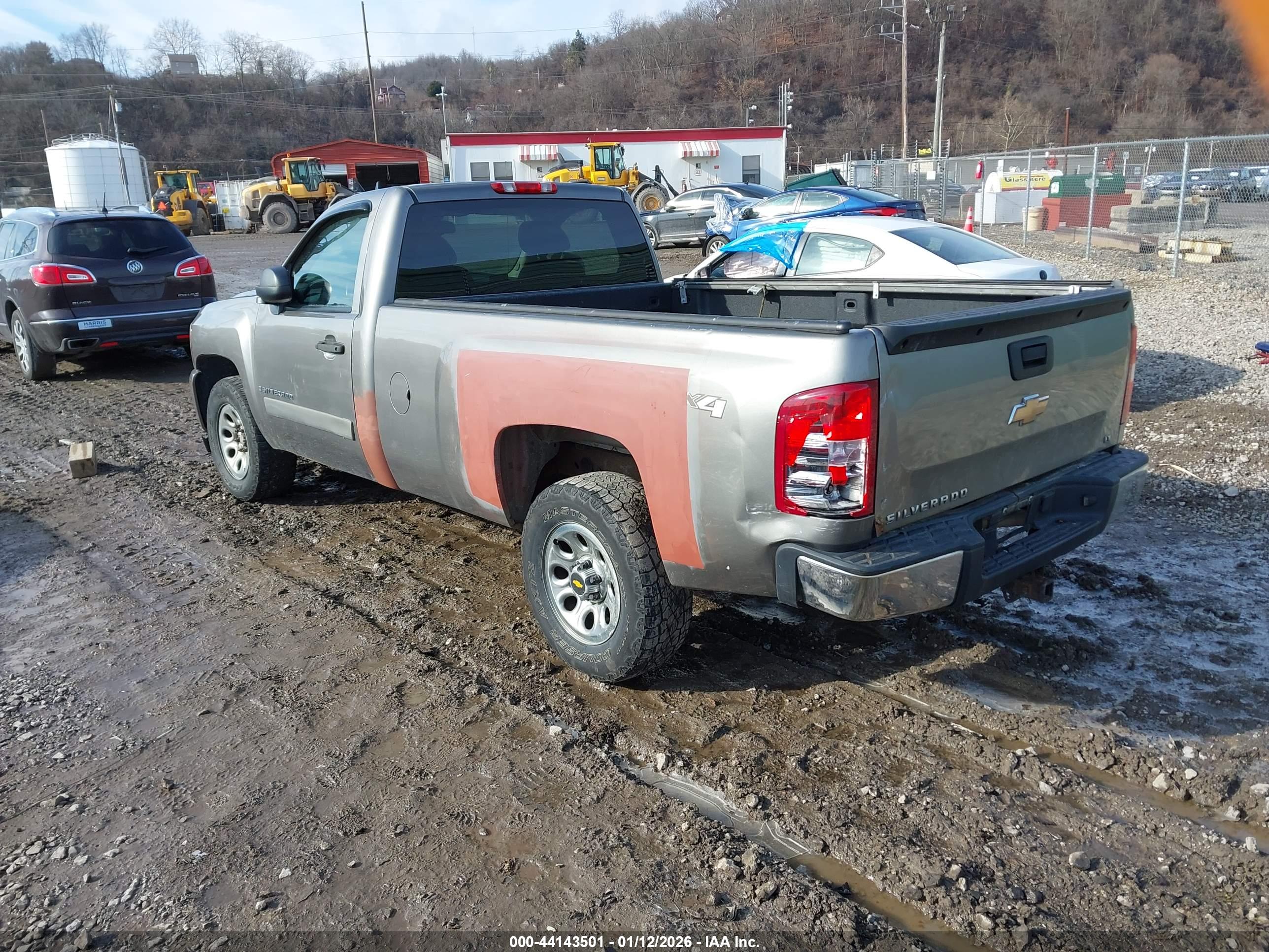 CHEVROLET SILVERADO image 3