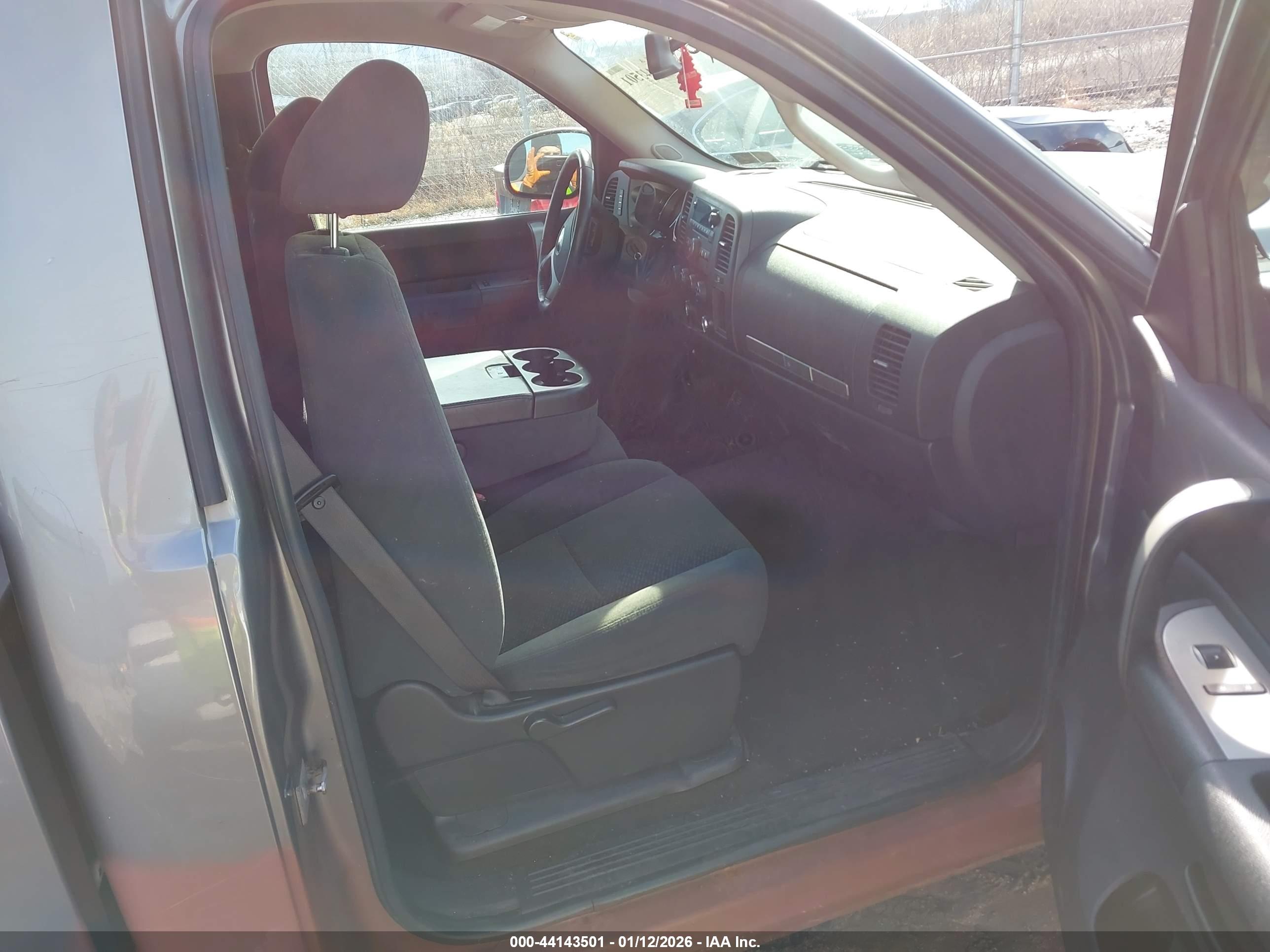 CHEVROLET SILVERADO image 5