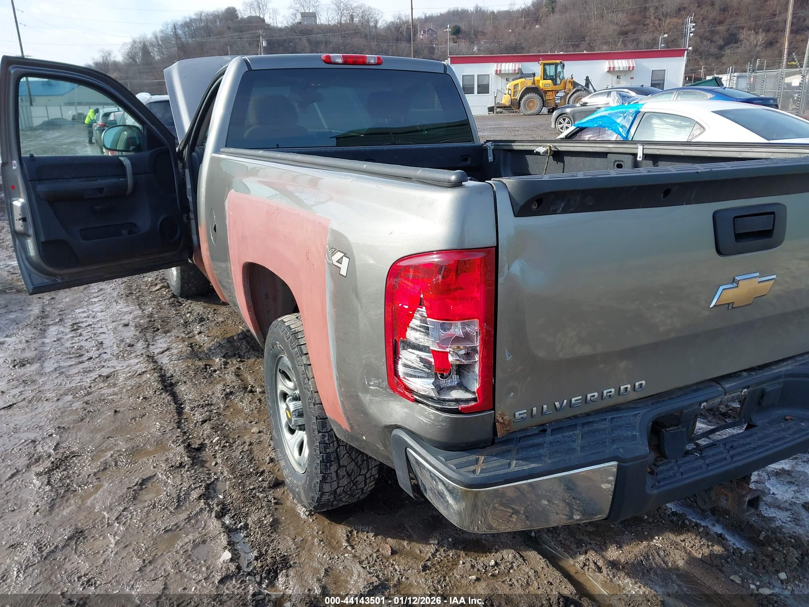 CHEVROLET SILVERADO image 6