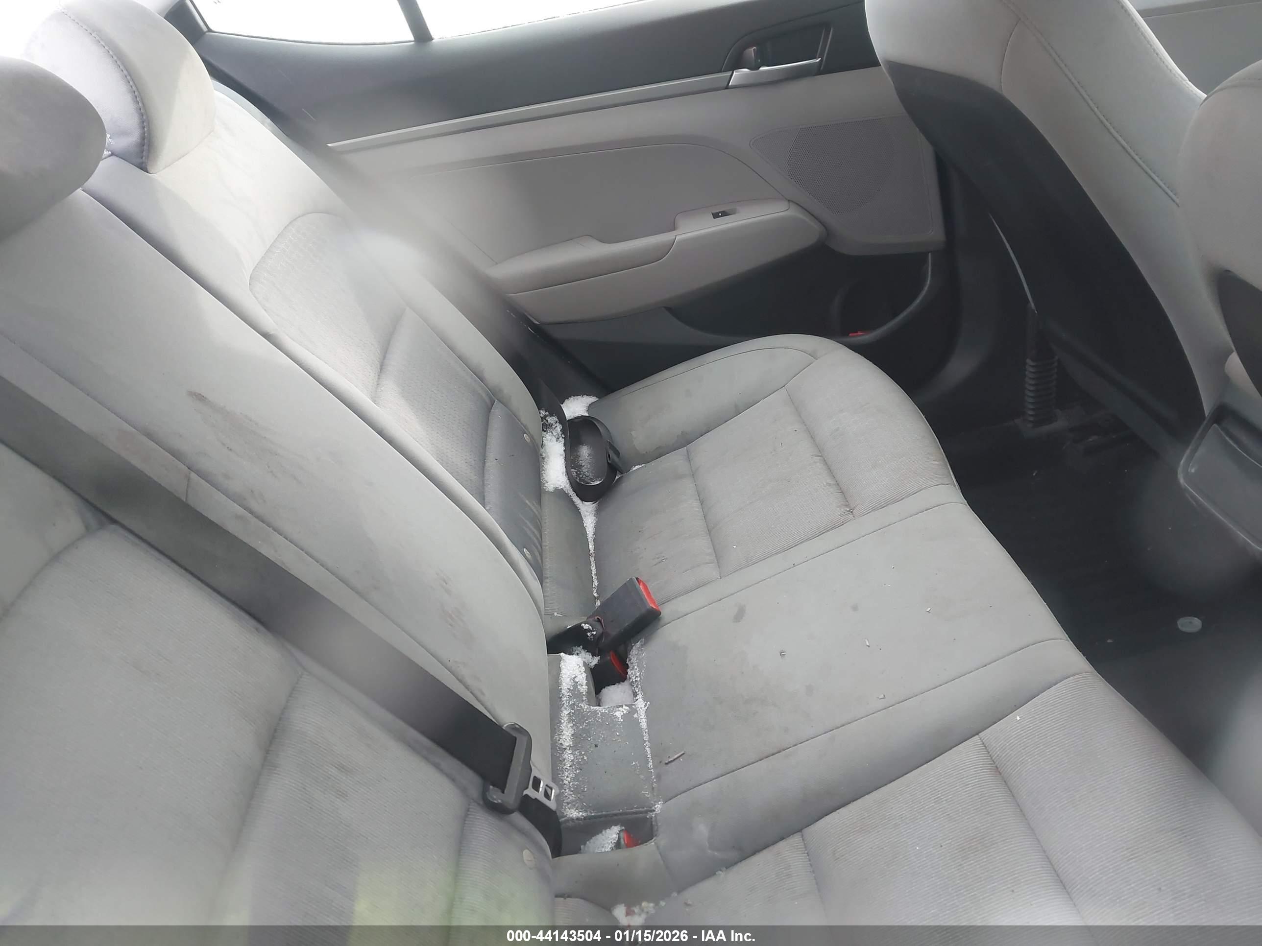 HYUNDAI ELANTRA image 8