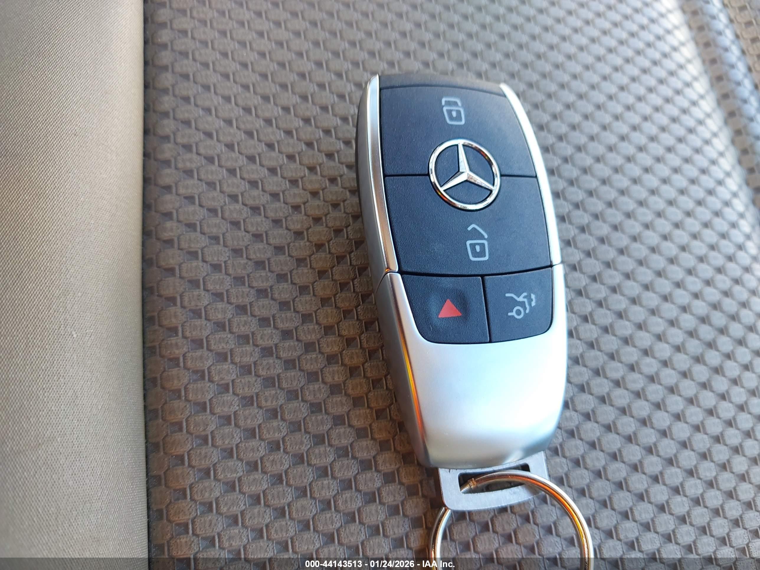MERCEDES-BENZ GLA image 11