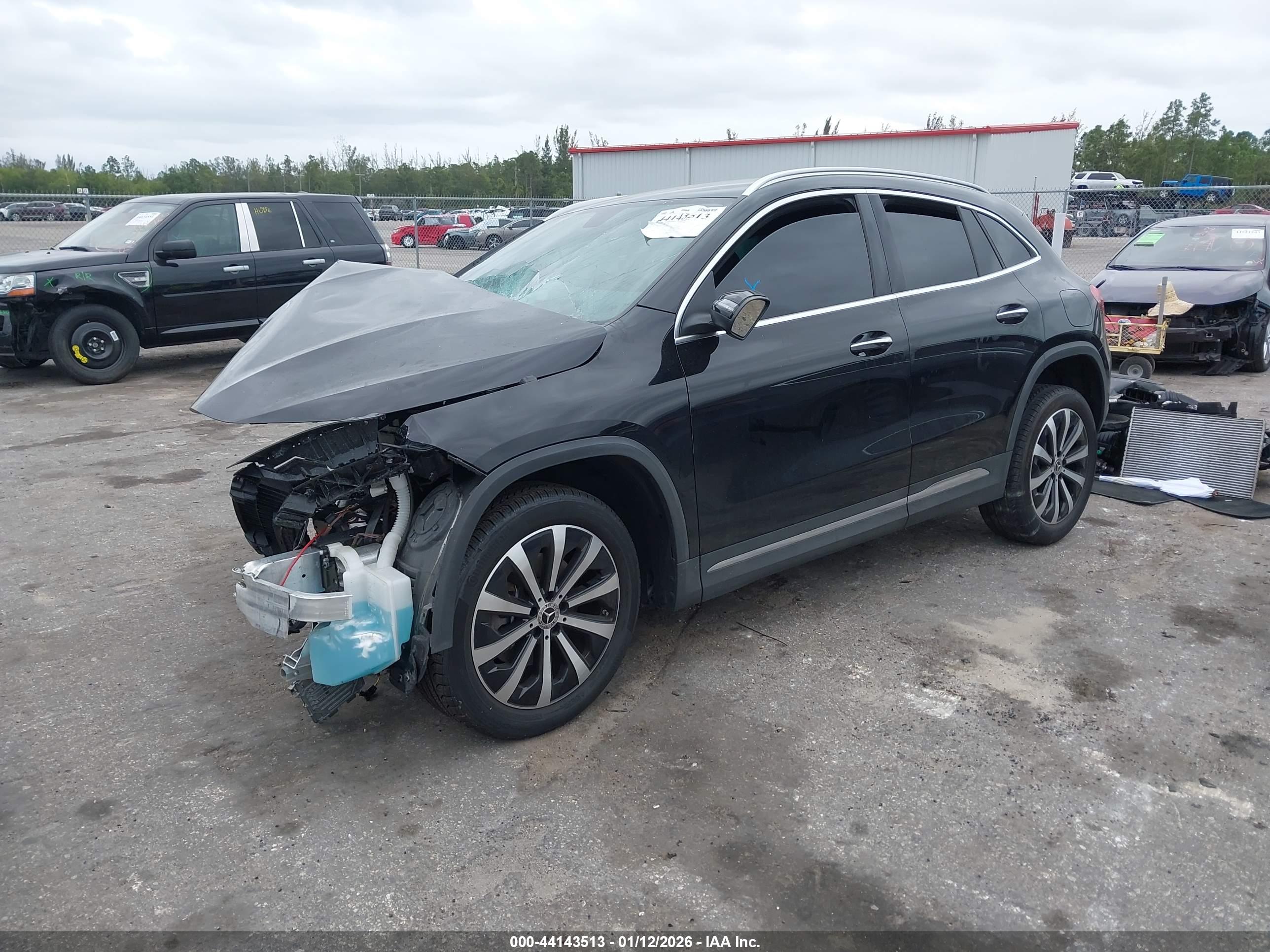 MERCEDES-BENZ GLA image 2