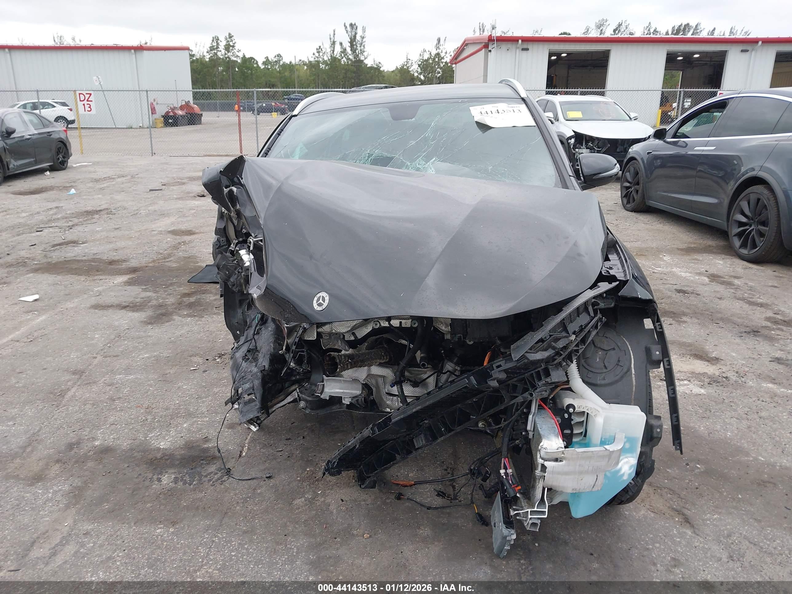 MERCEDES-BENZ GLA image 6