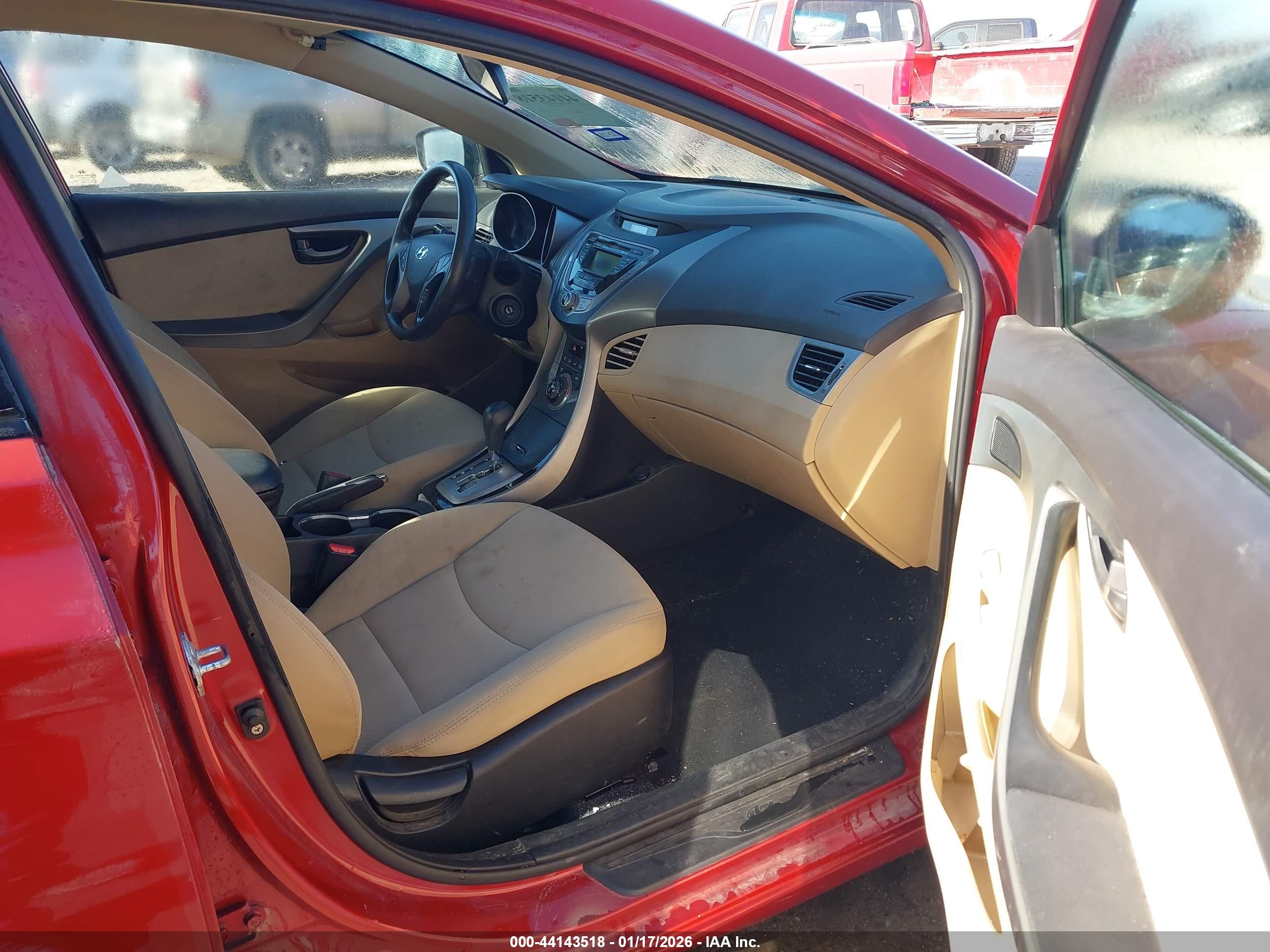 HYUNDAI ELANTRA image 5