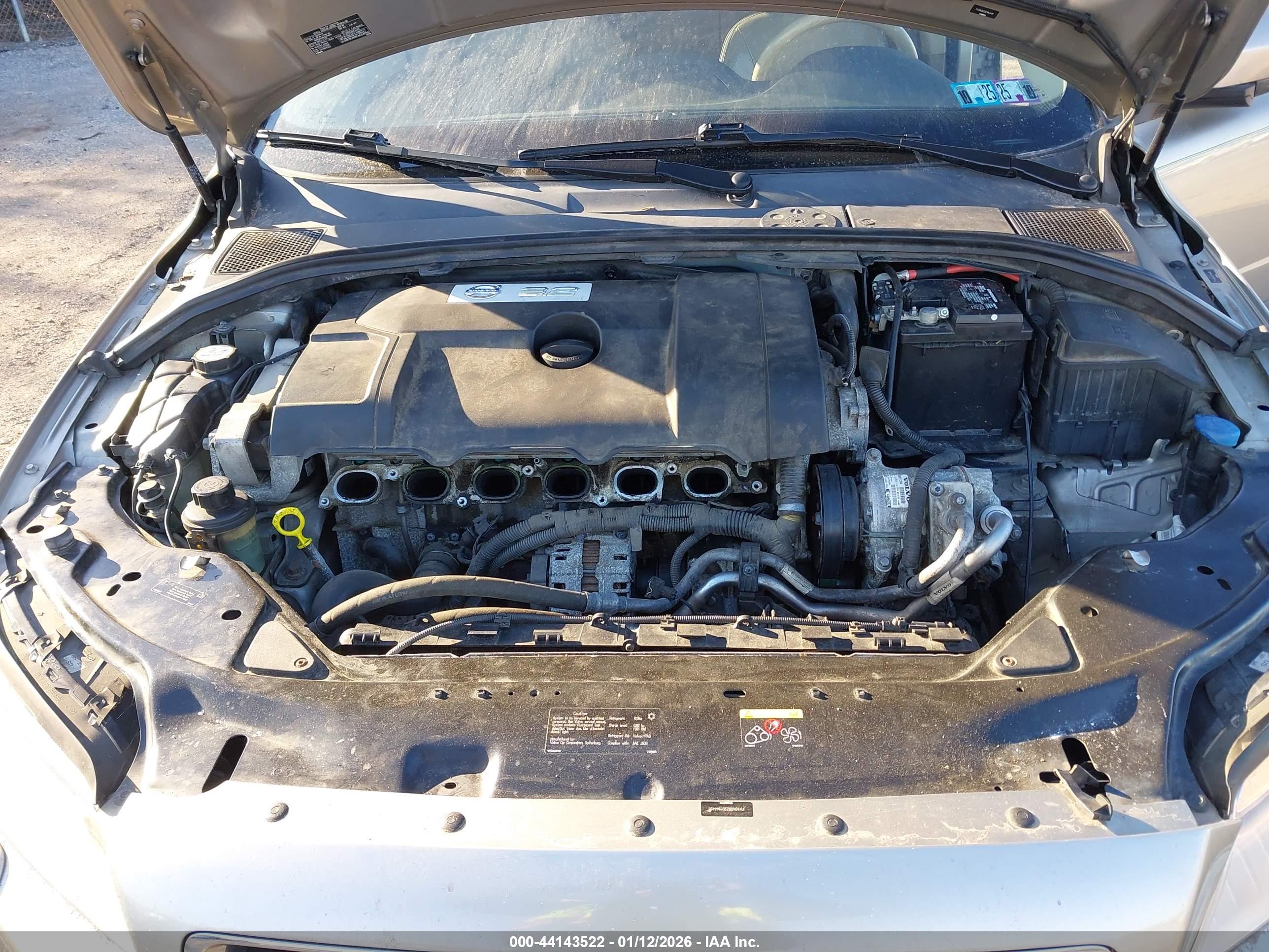 VOLVO XC70 image 10