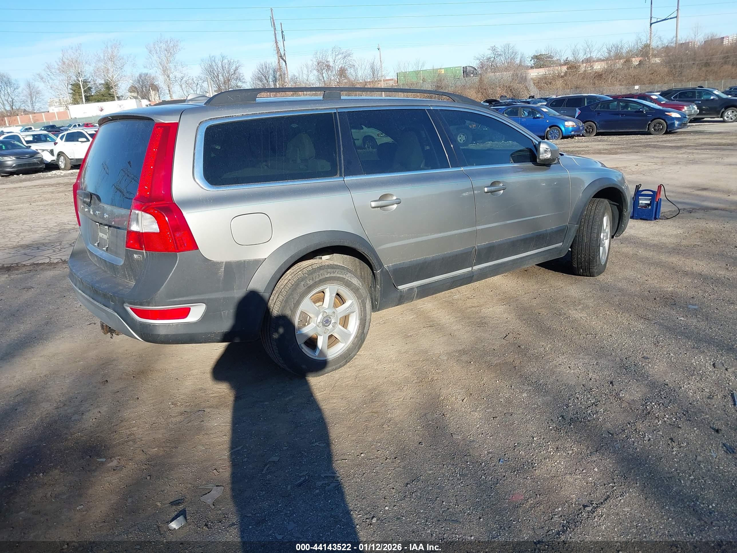 VOLVO XC70 image 4