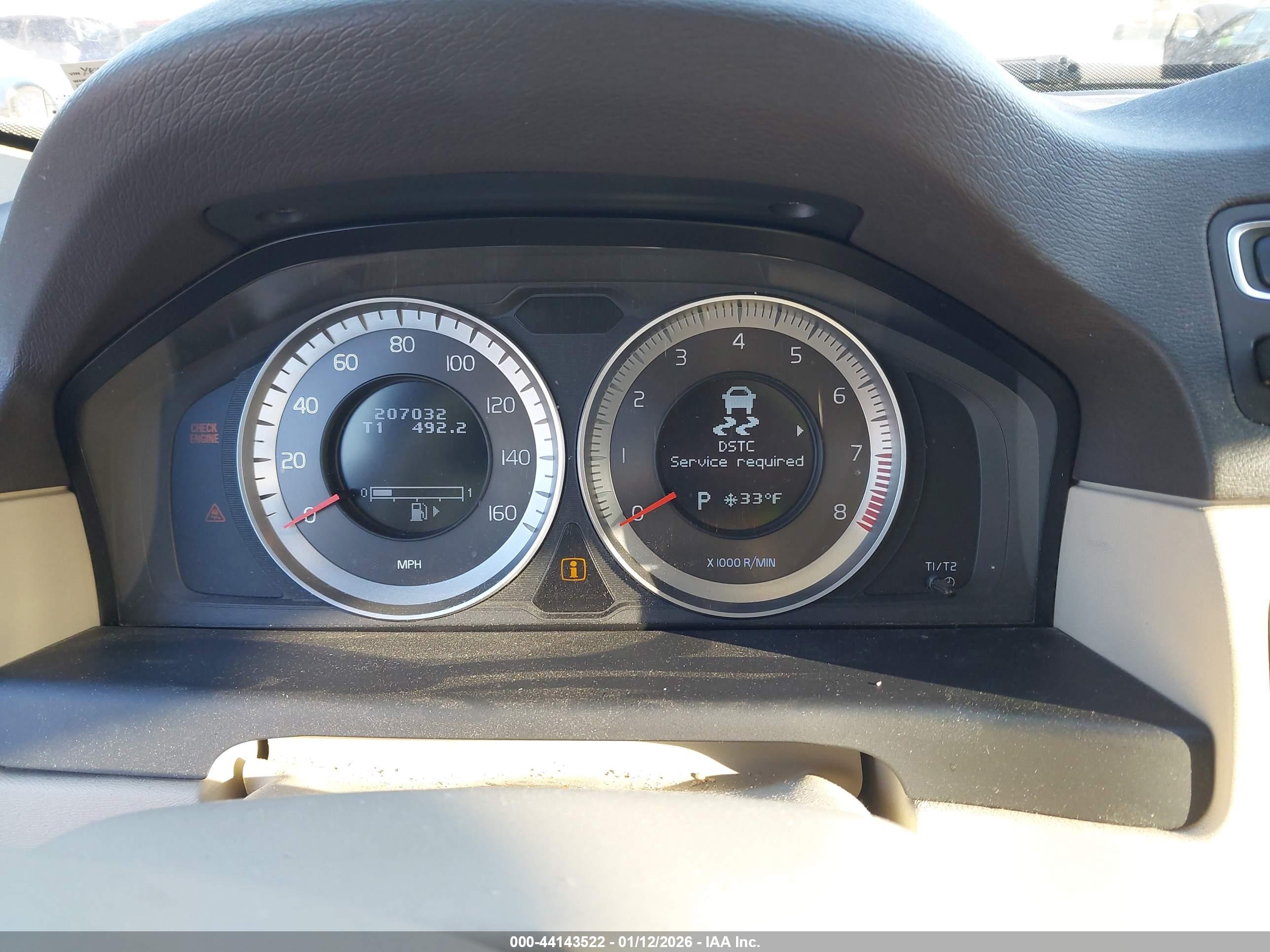 VOLVO XC70 image 7