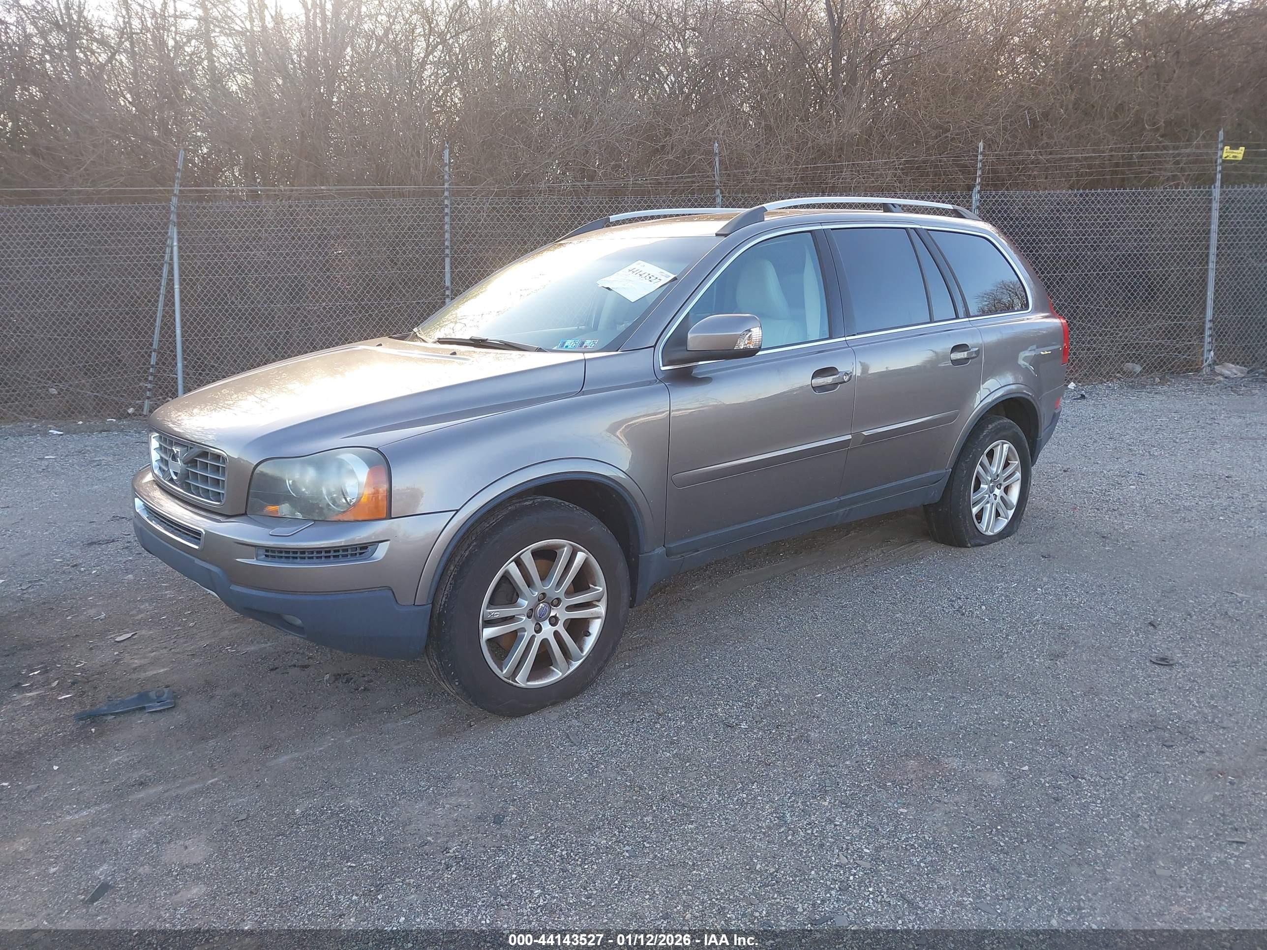 VOLVO XC90 image 2