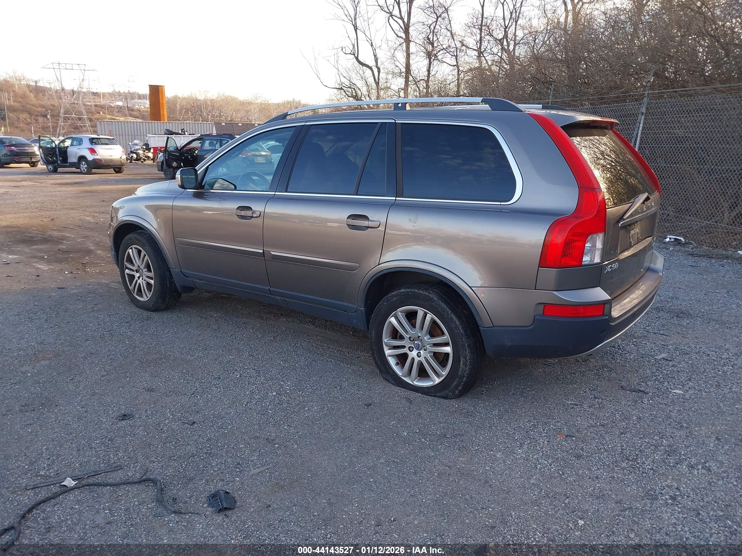 VOLVO XC90 image 3
