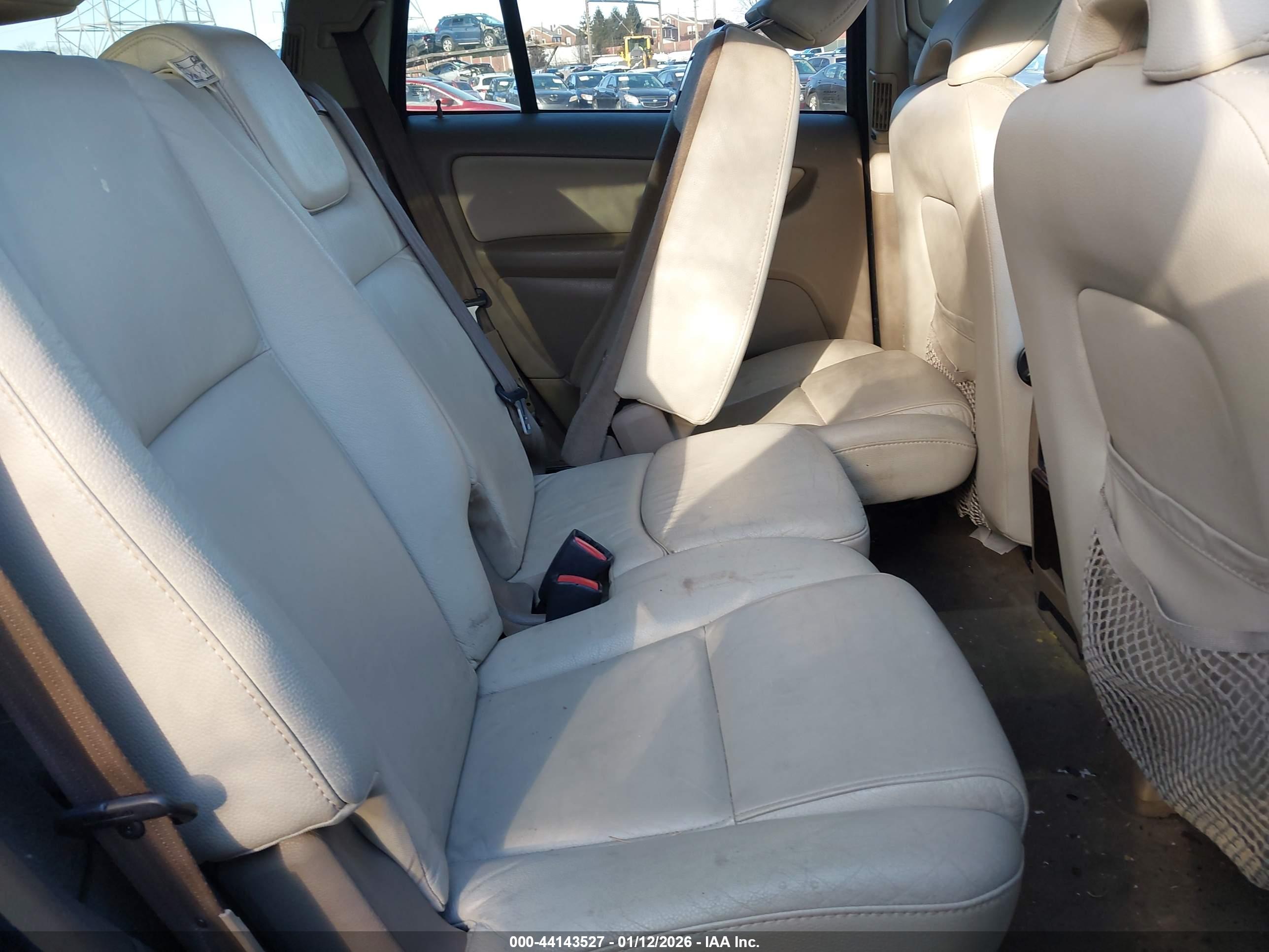 VOLVO XC90 image 8
