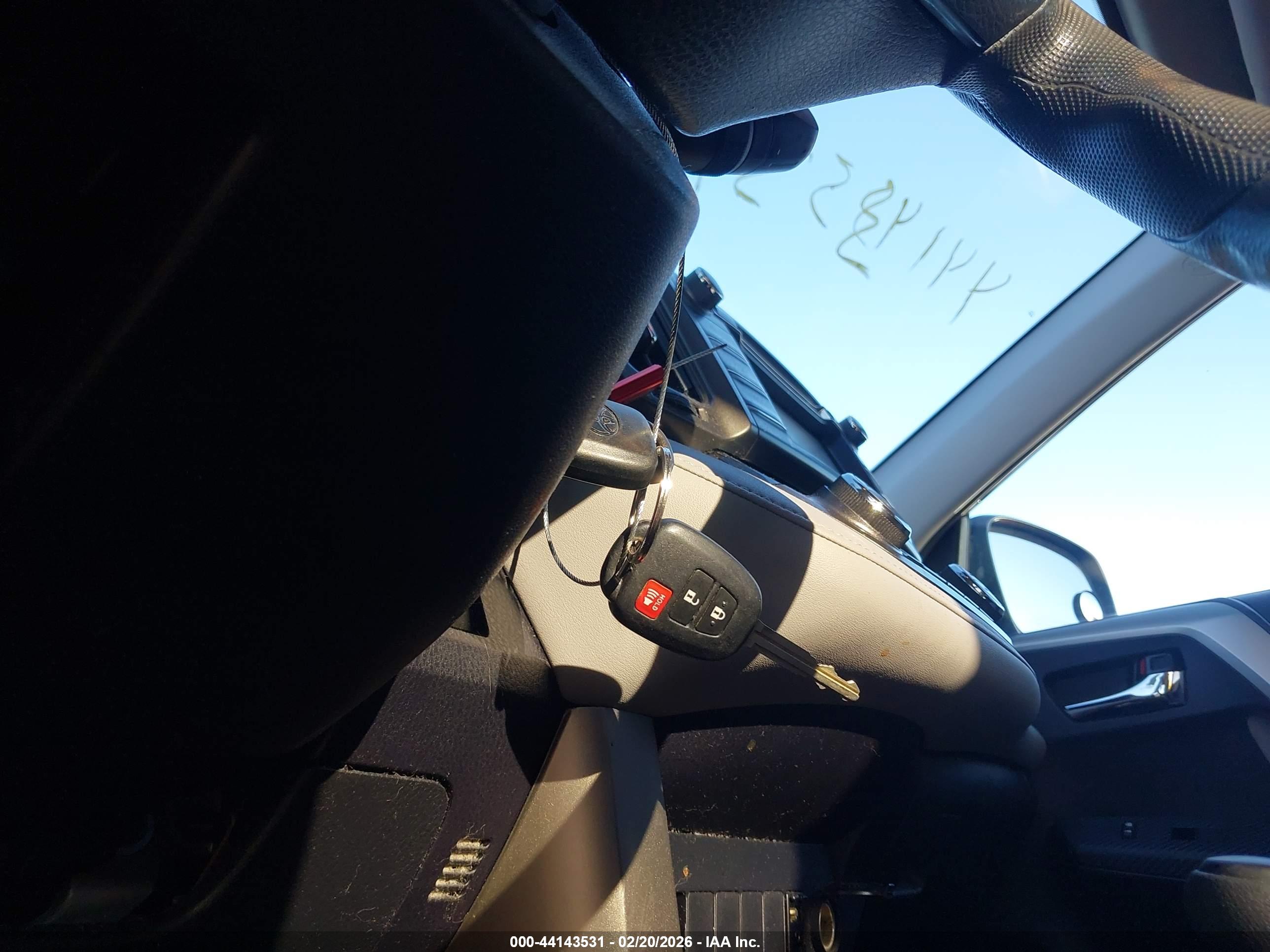 TOYOTA RAV4 image 11