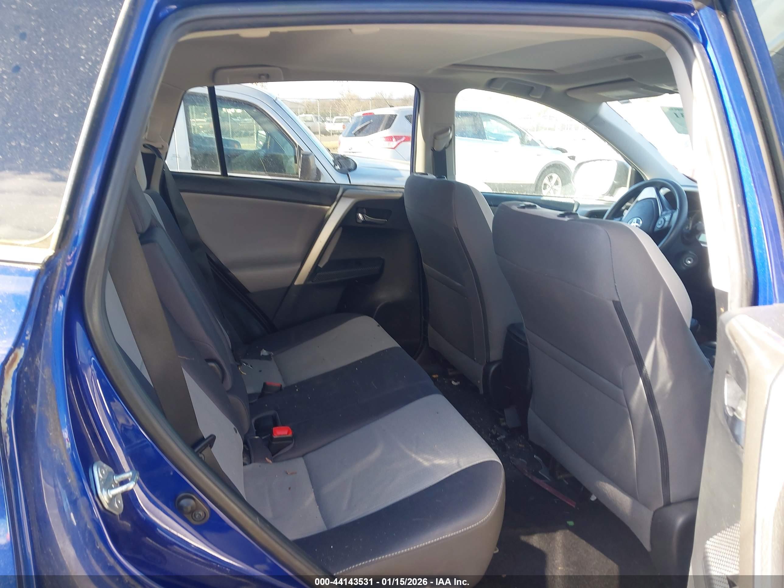 TOYOTA RAV4 image 8
